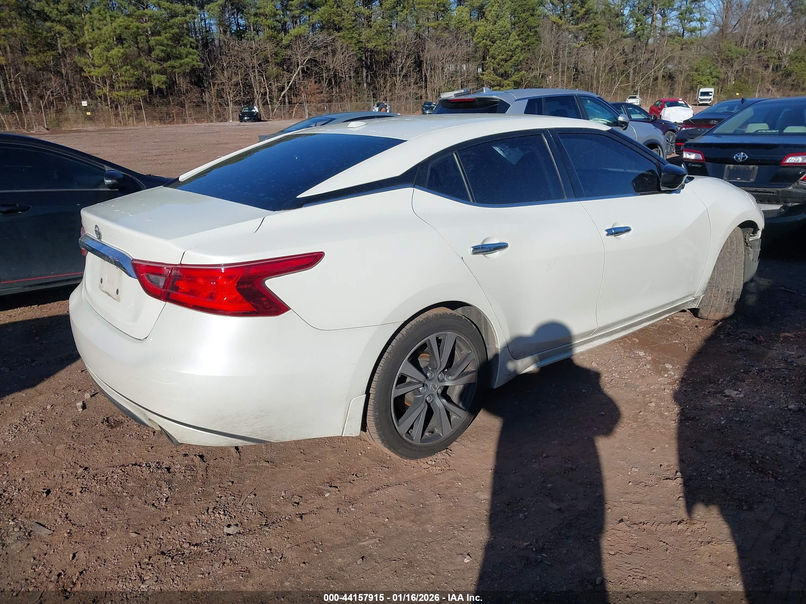 NISSAN MAXIMA image 4