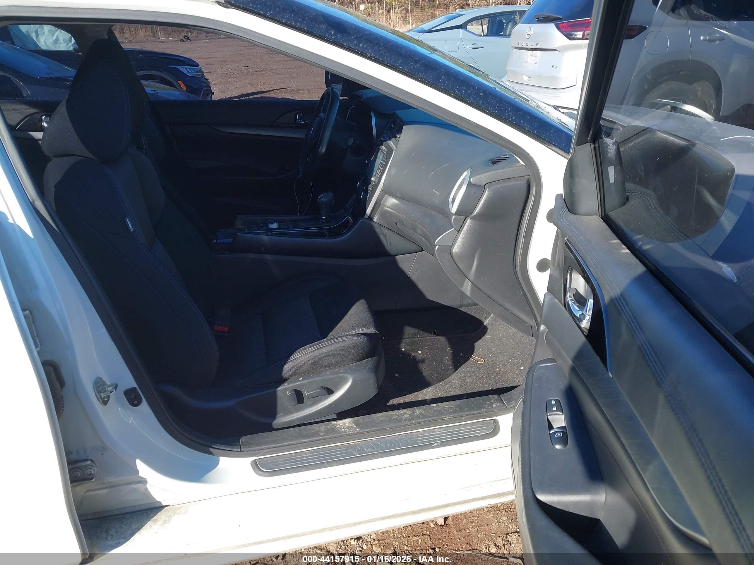 NISSAN MAXIMA image 5