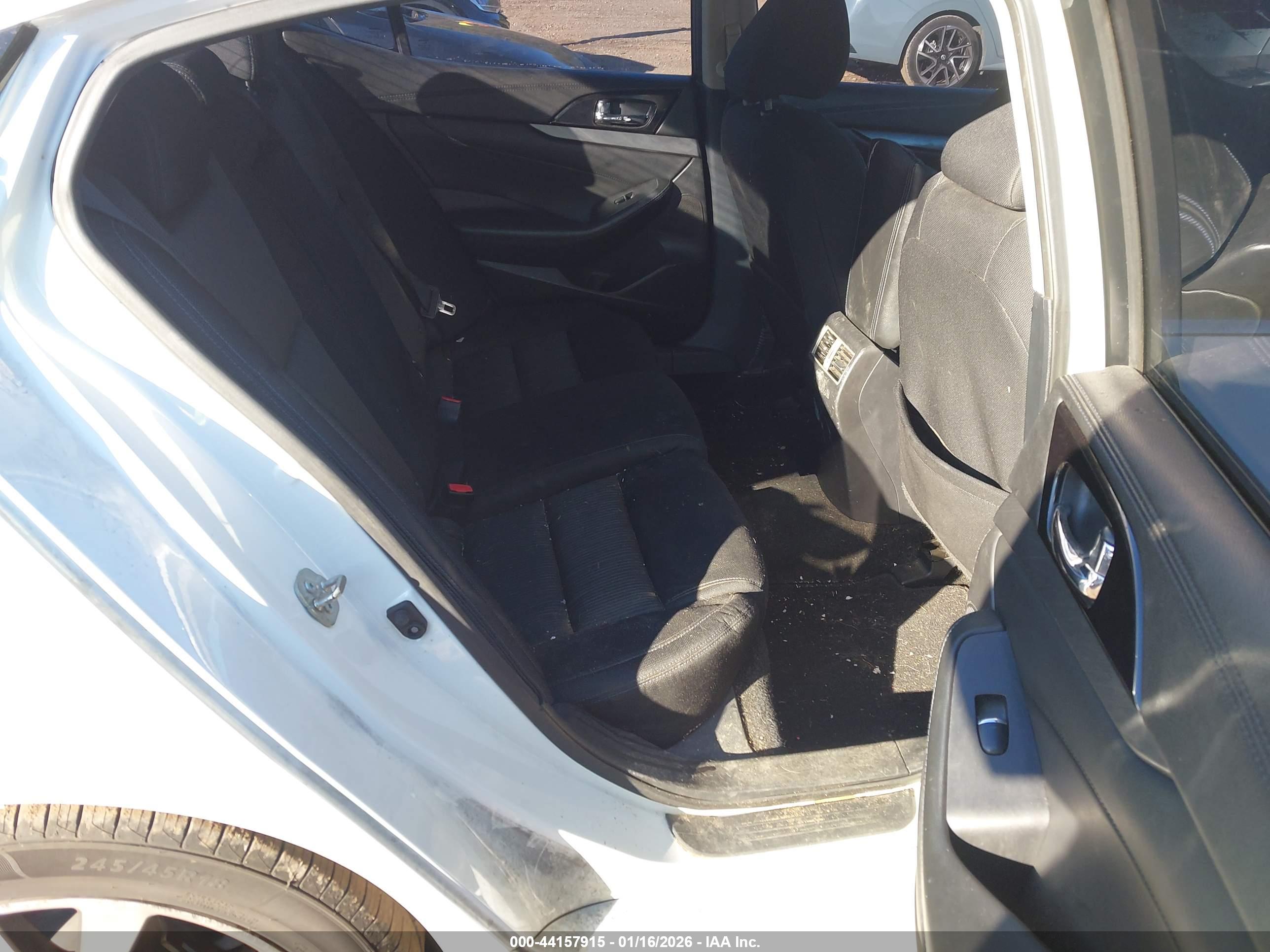 NISSAN MAXIMA image 8