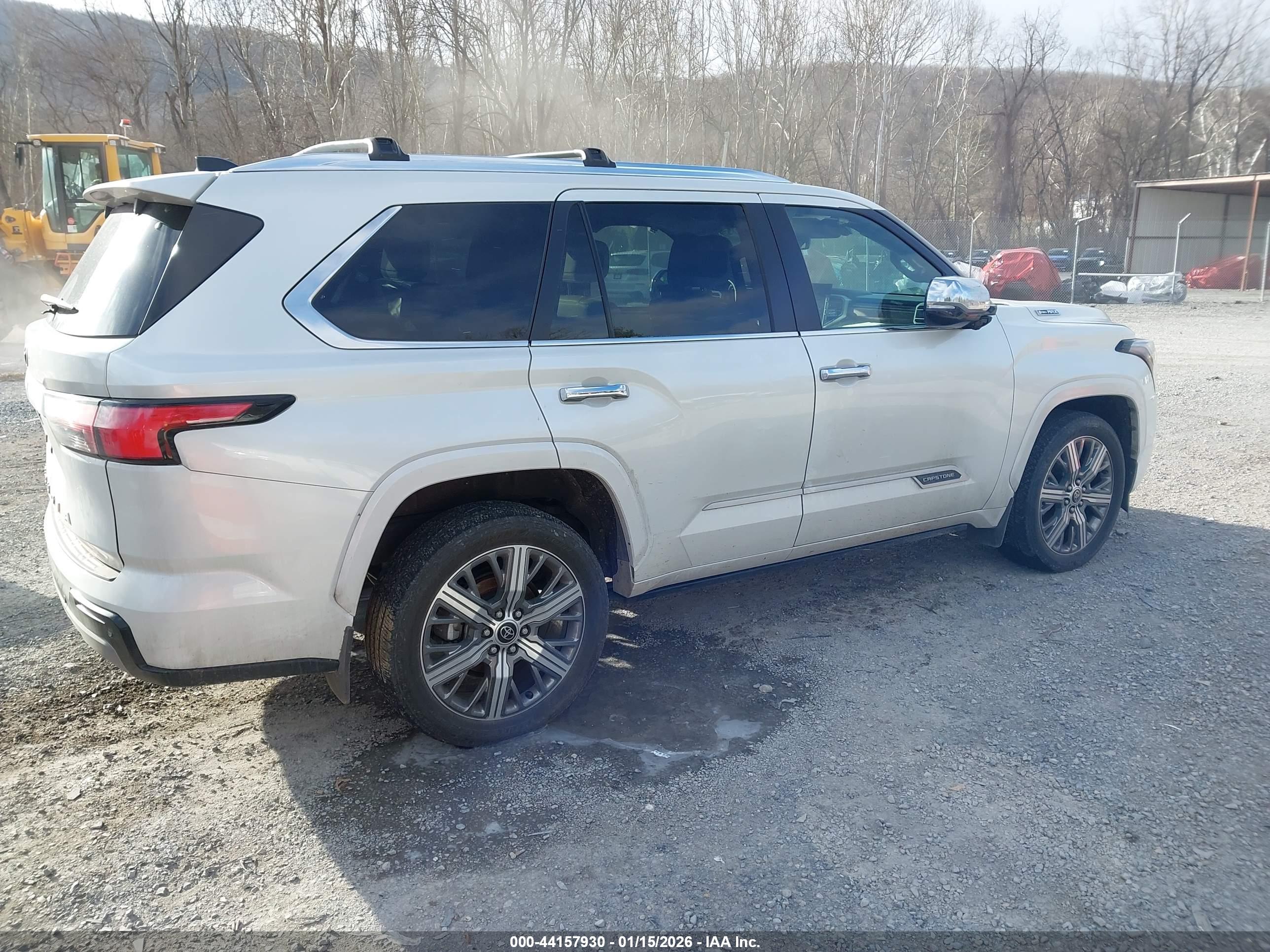 TOYOTA SEQUOIA image 4