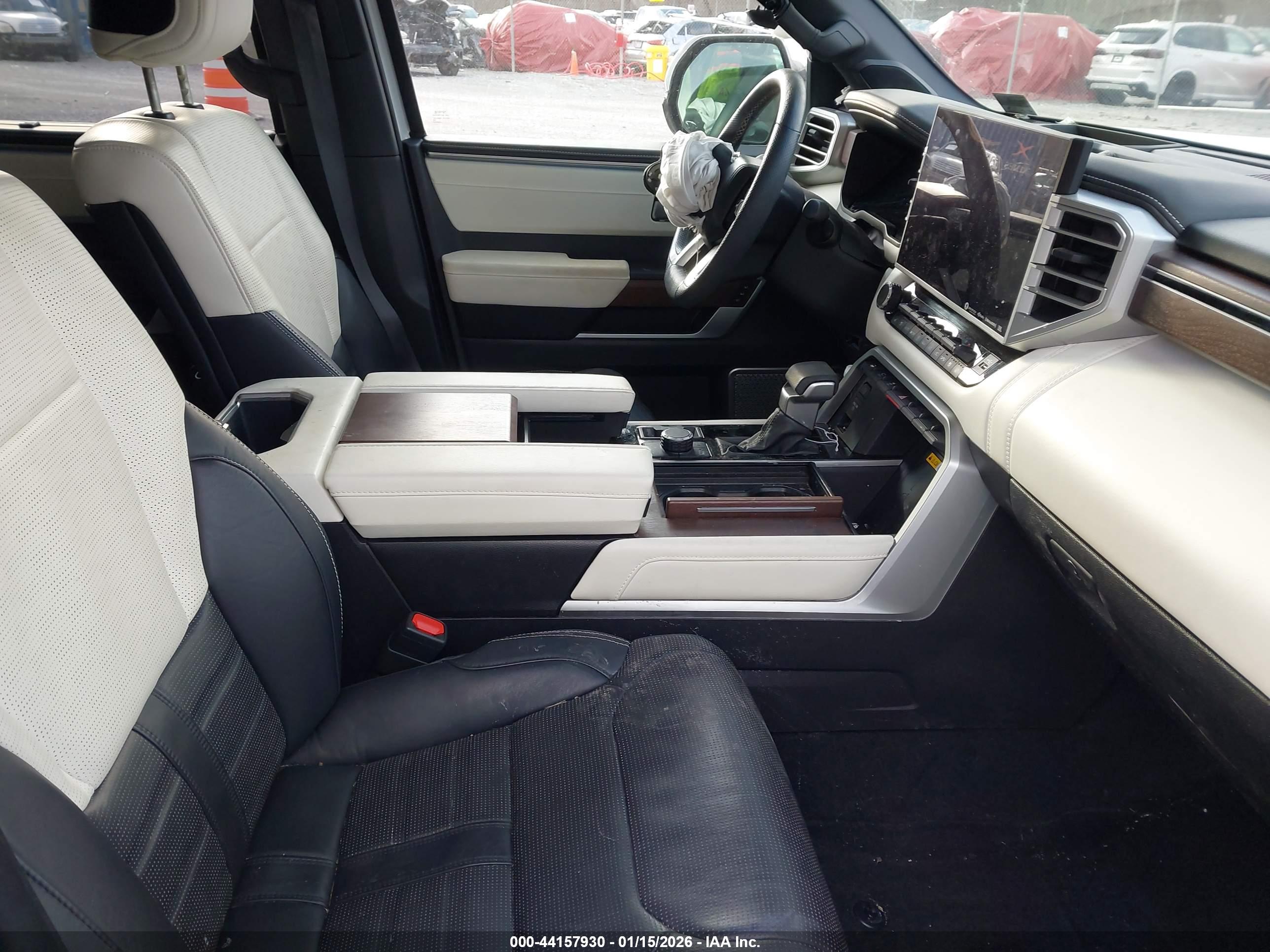 TOYOTA SEQUOIA image 5