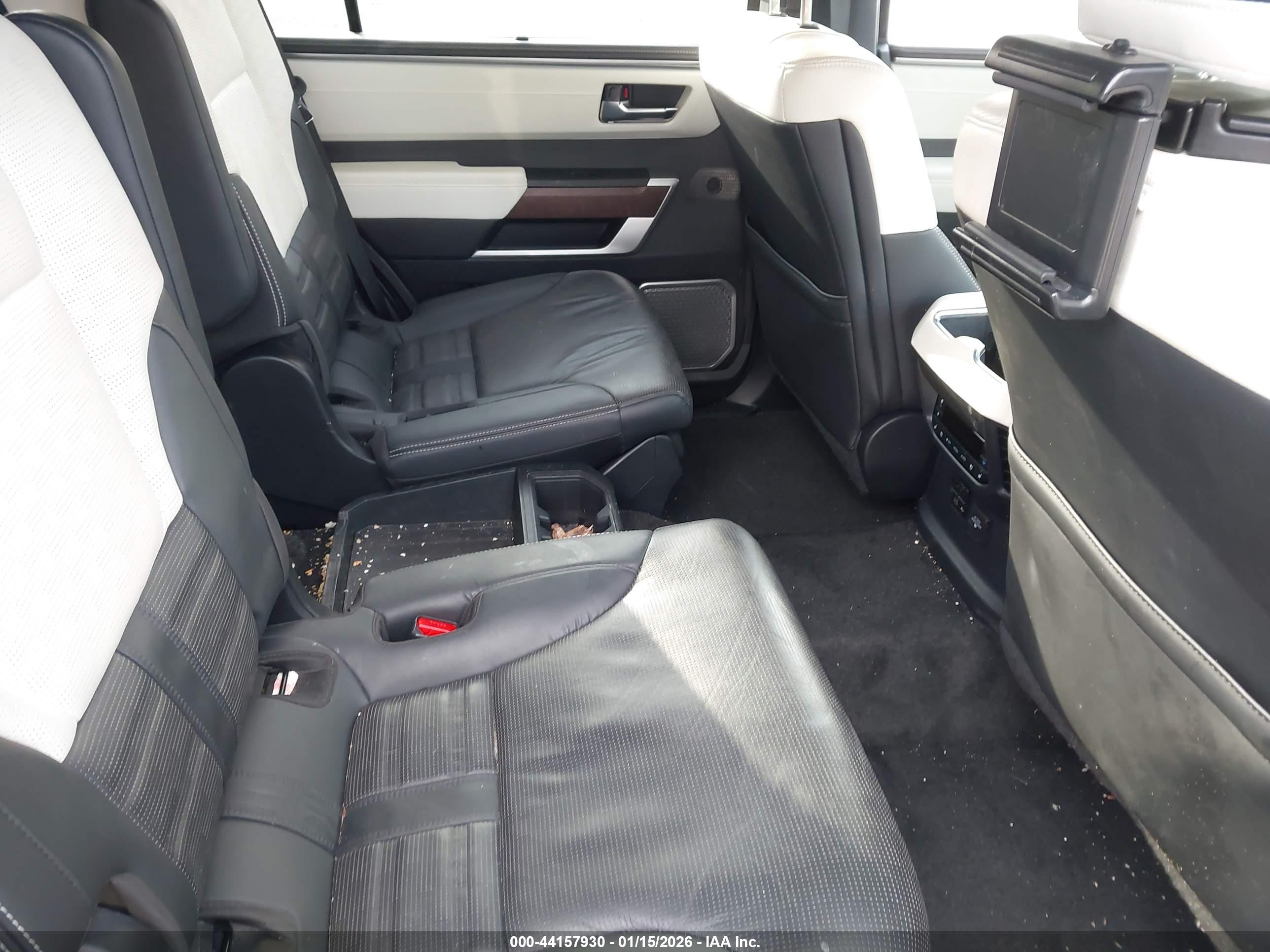 TOYOTA SEQUOIA image 8