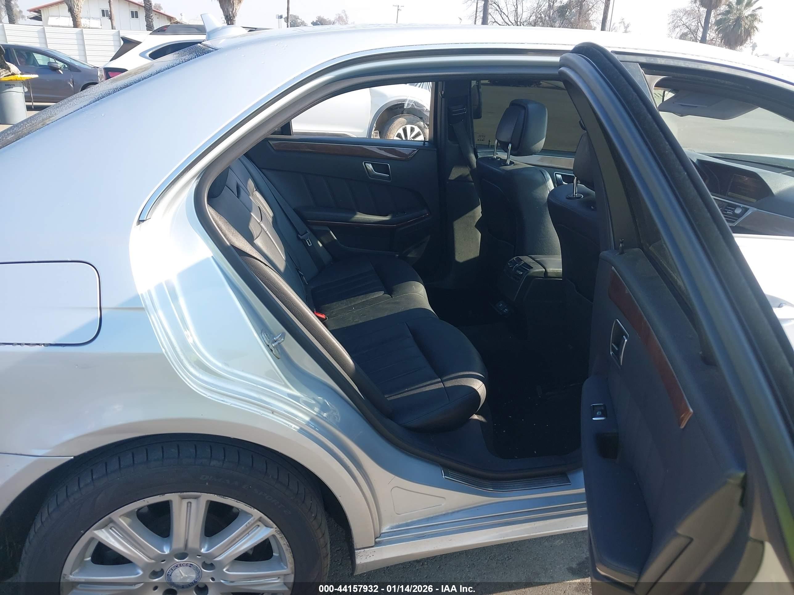MERCEDES-BENZ E image 8