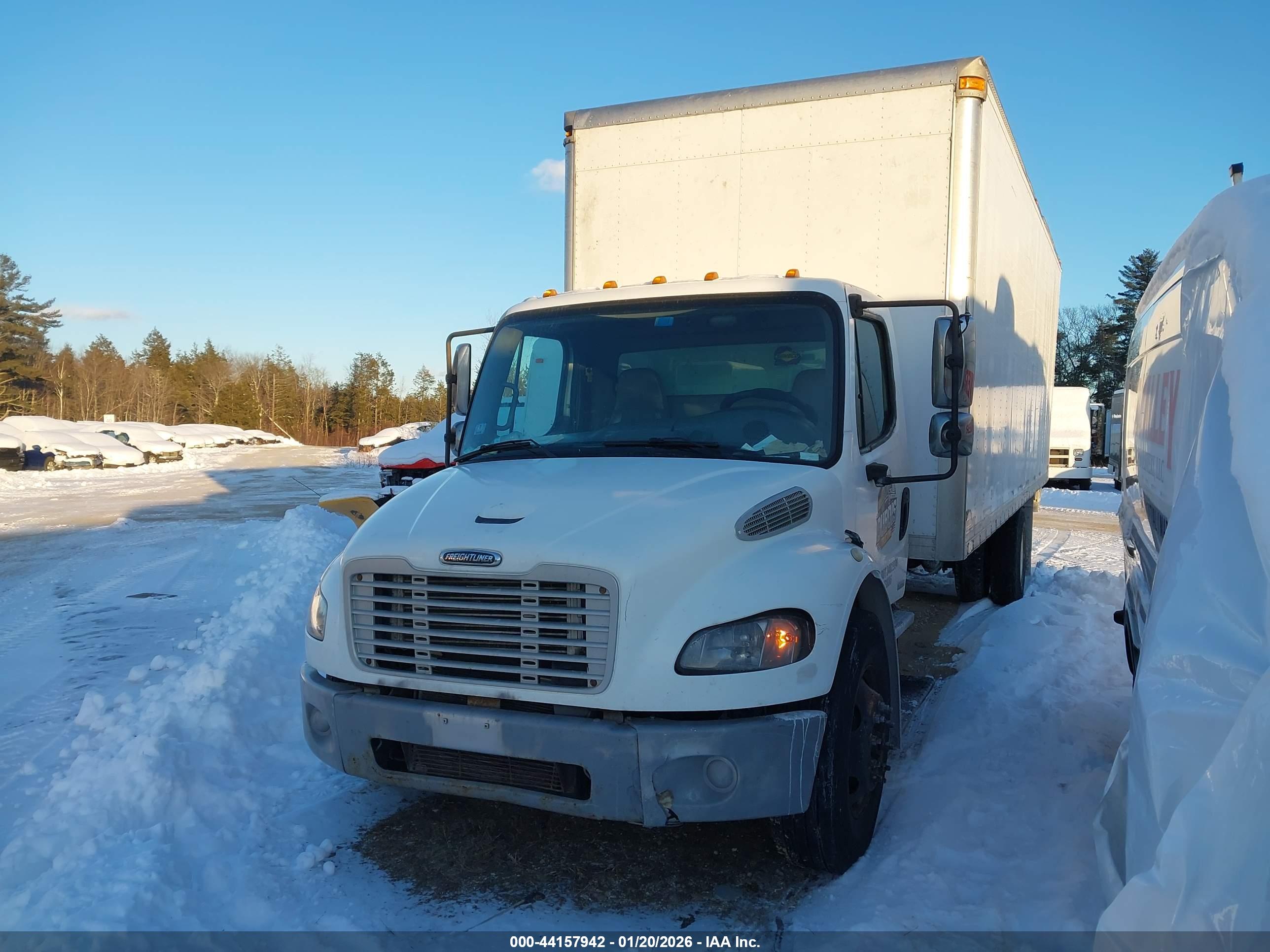 FREIGHTLINER M2 image 2