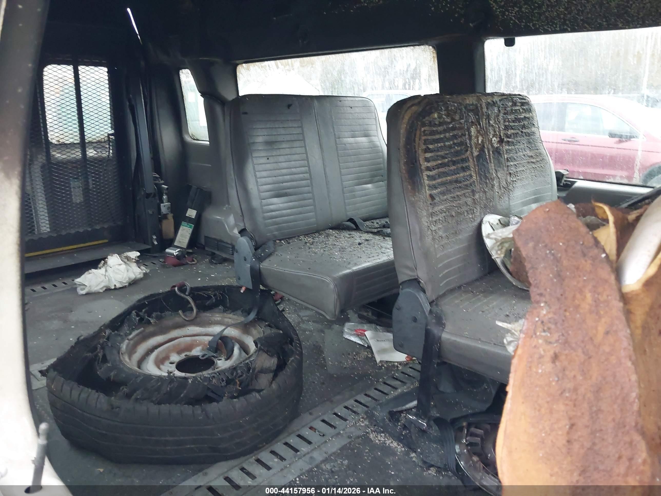 FORD E-250 image 8