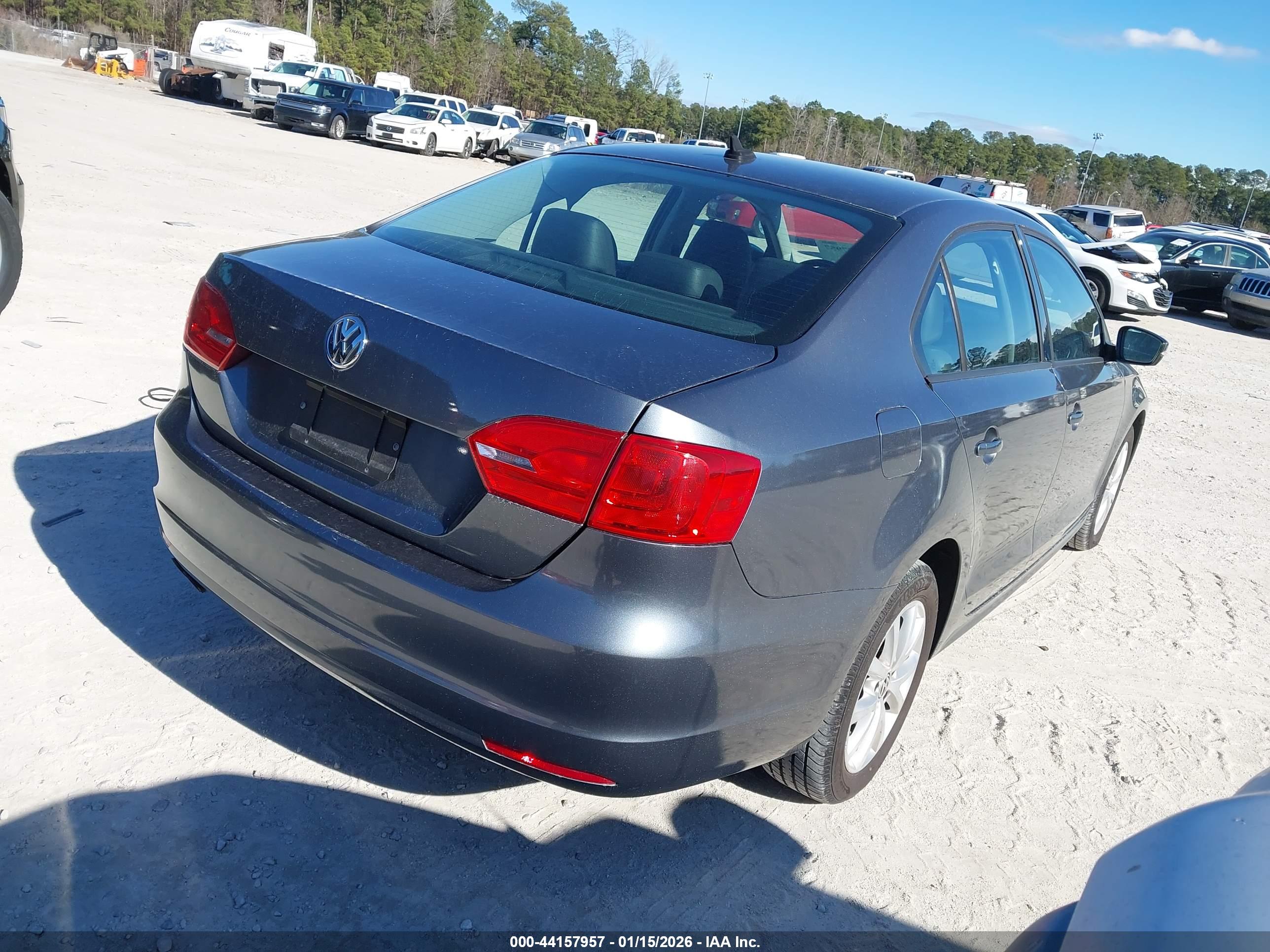 VOLKSWAGEN JETTA image 4