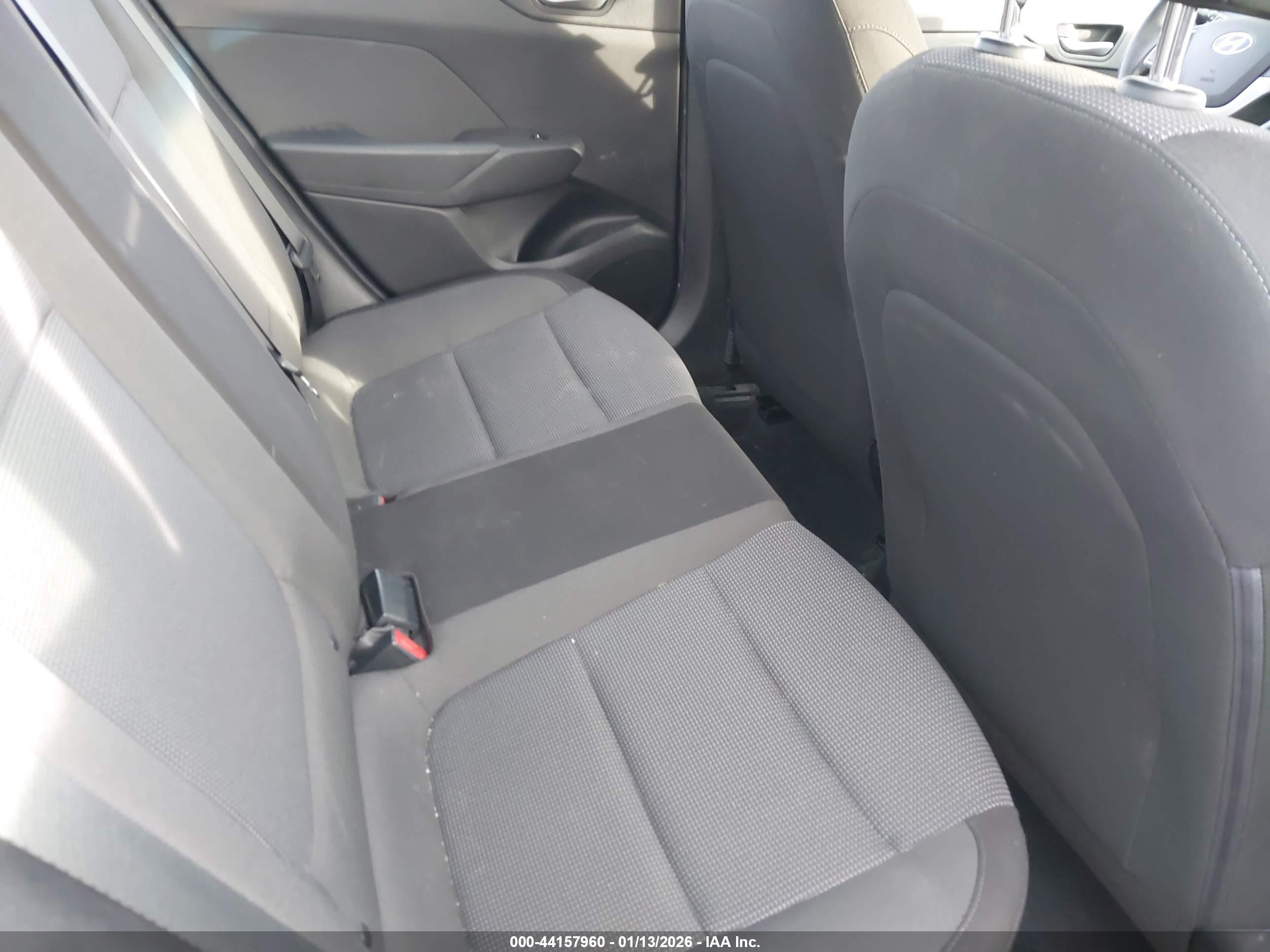 HYUNDAI ACCENT image 8