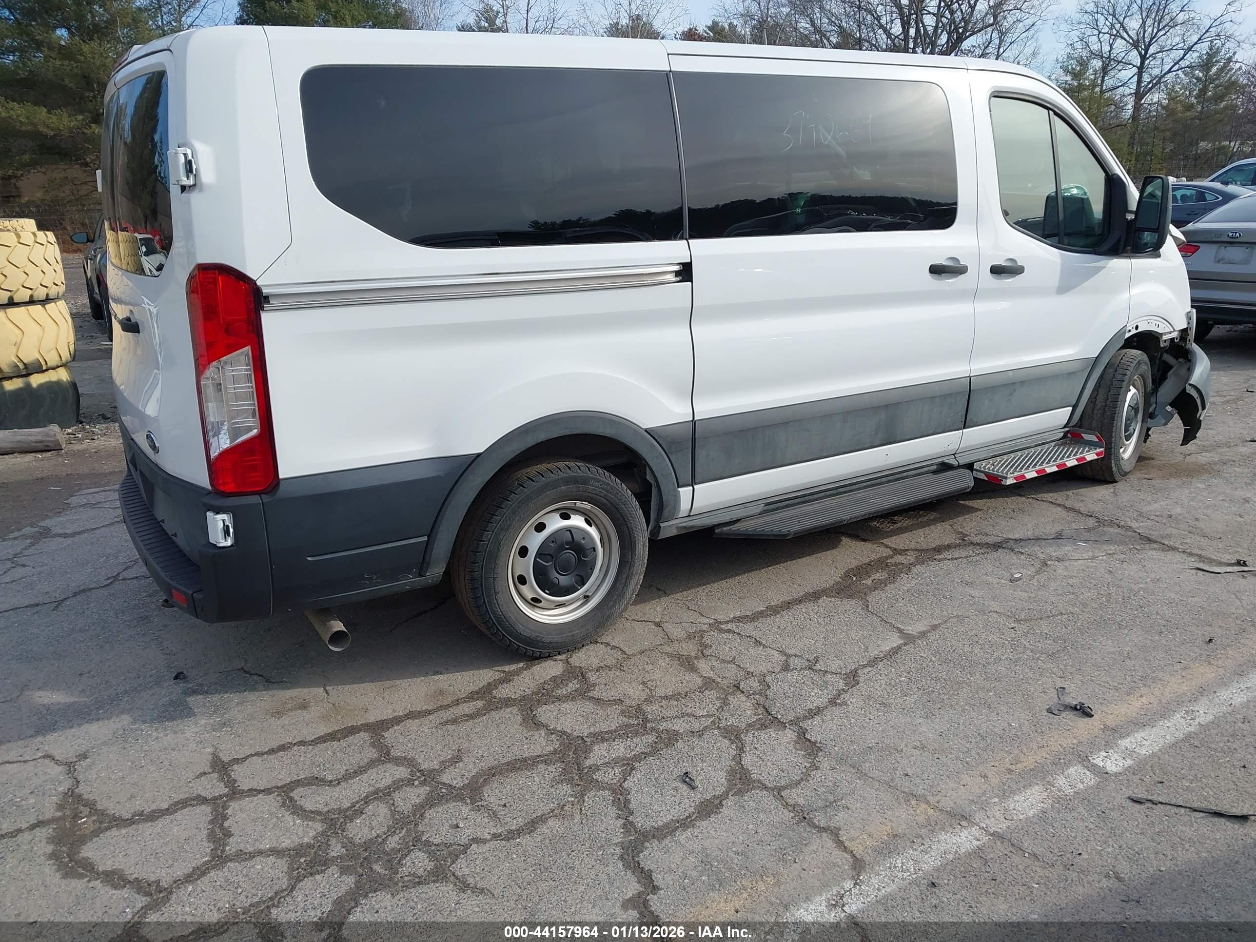 FORD TRANSIT-150 image 4