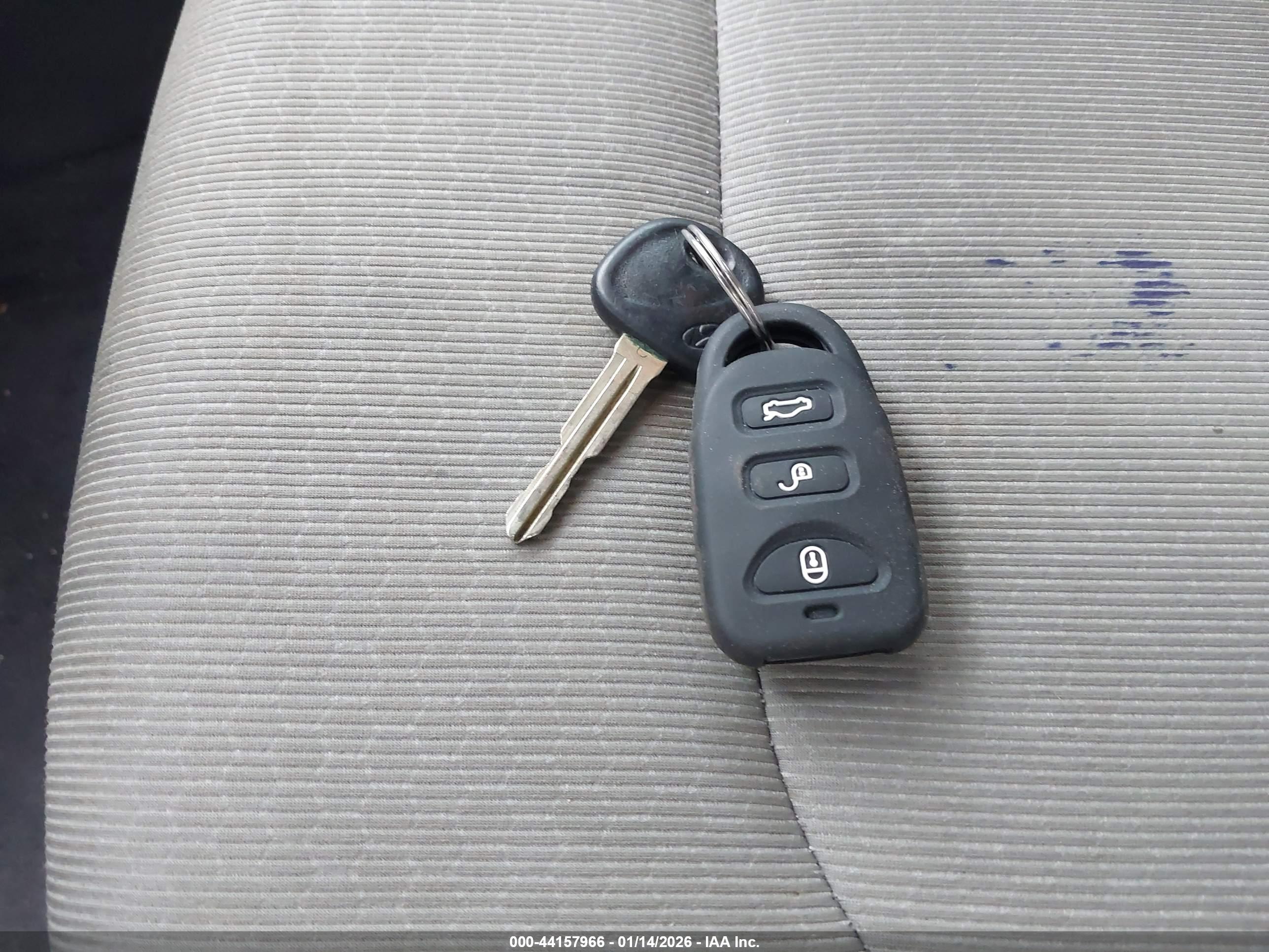 HYUNDAI ELANTRA image 11