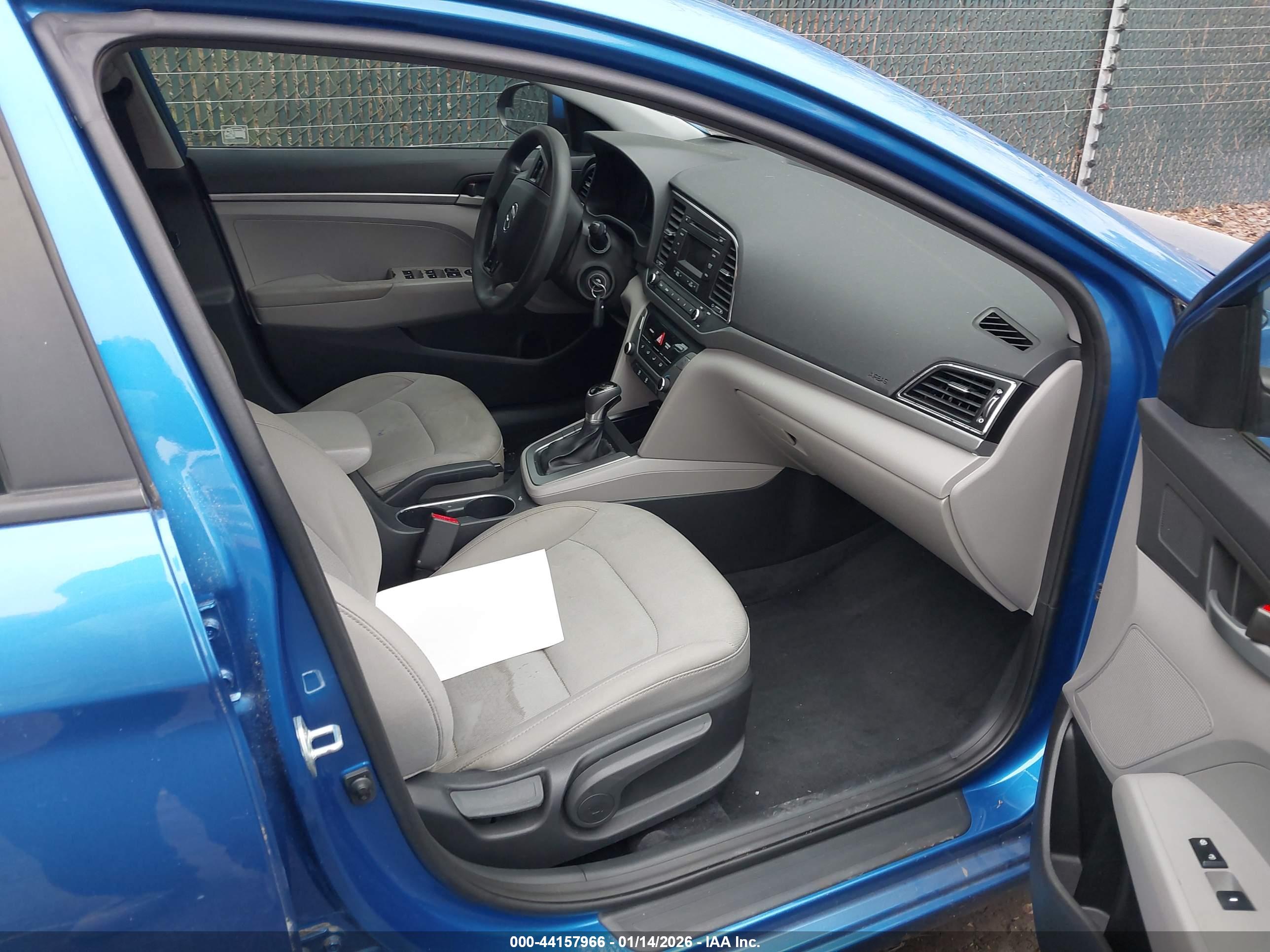HYUNDAI ELANTRA image 5