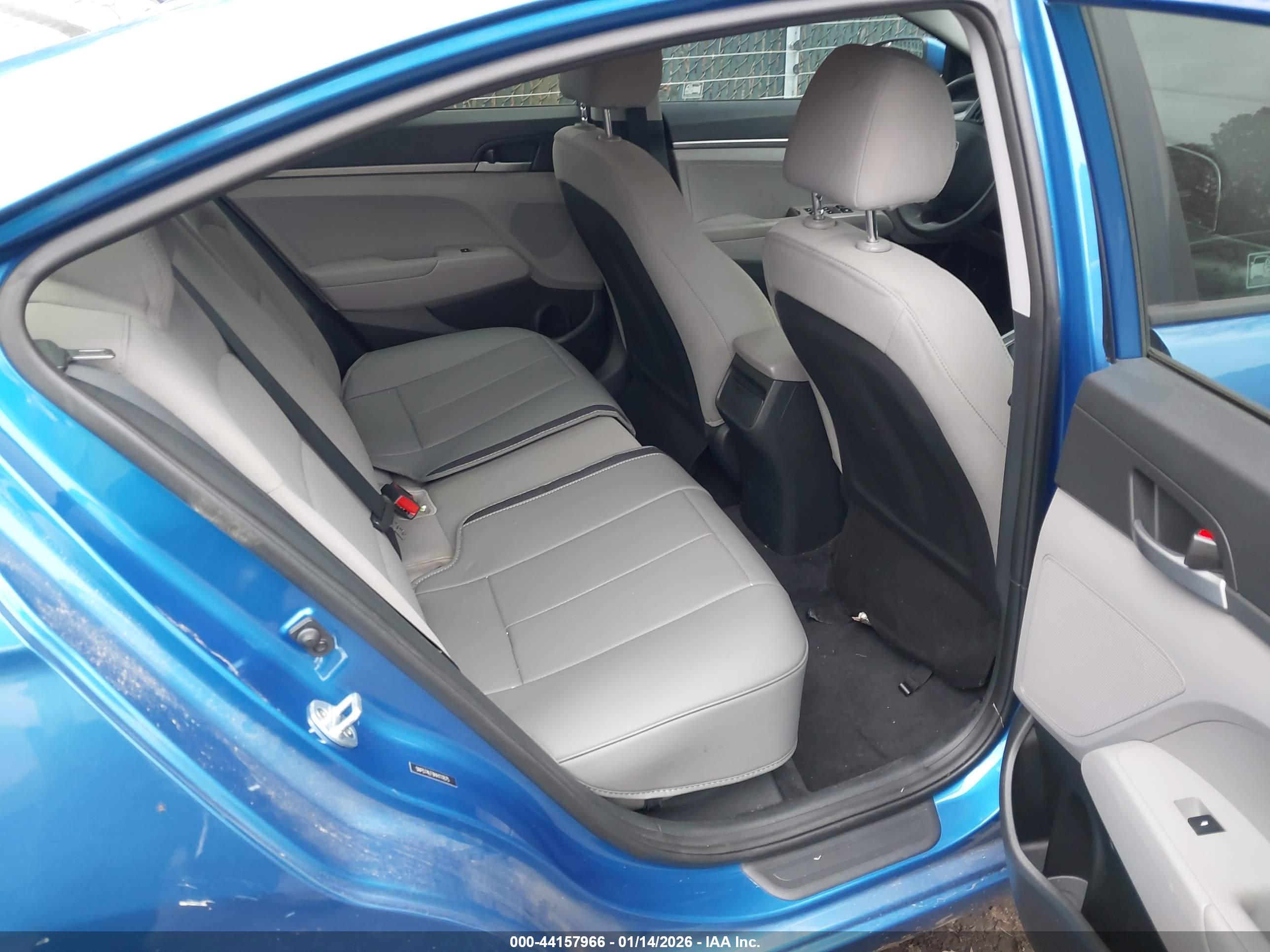 HYUNDAI ELANTRA image 8
