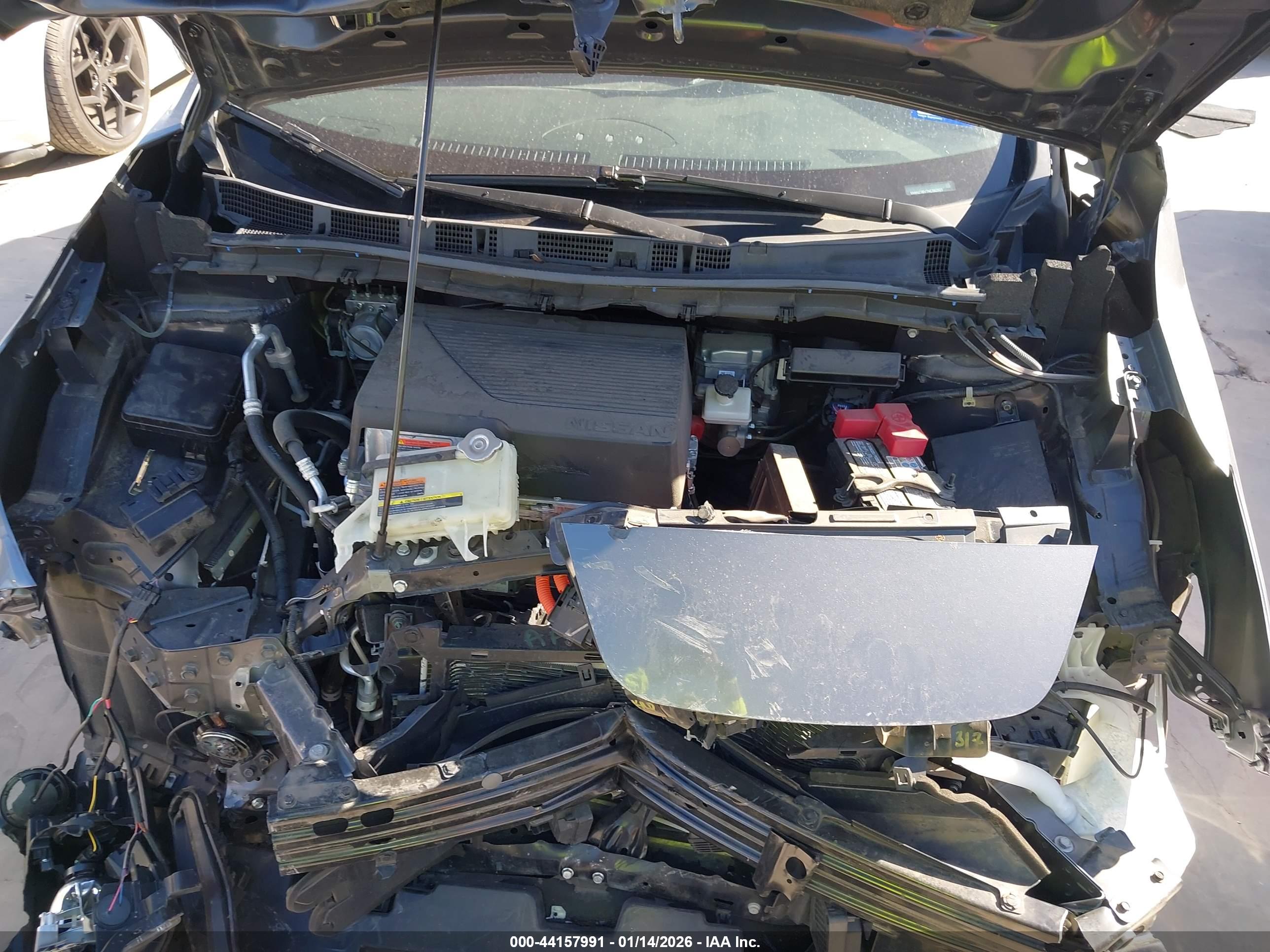 NISSAN LEAF image 10