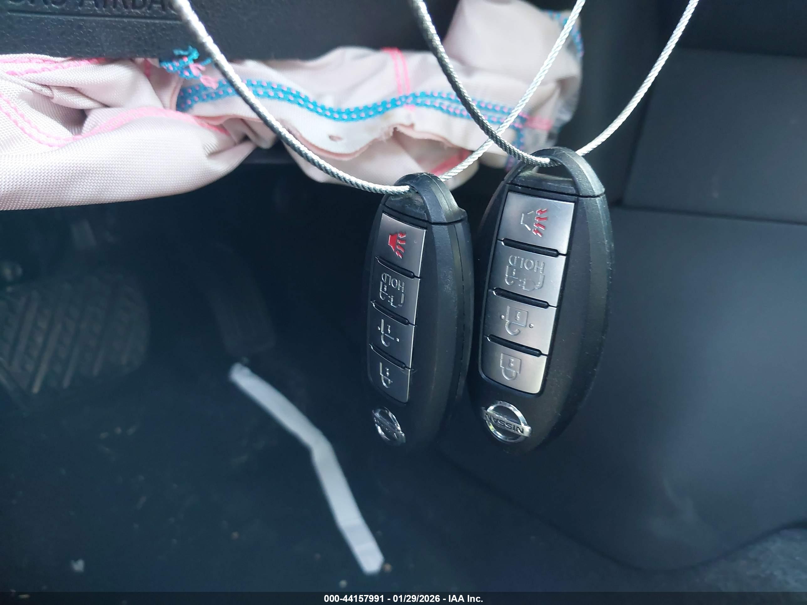 NISSAN LEAF image 11