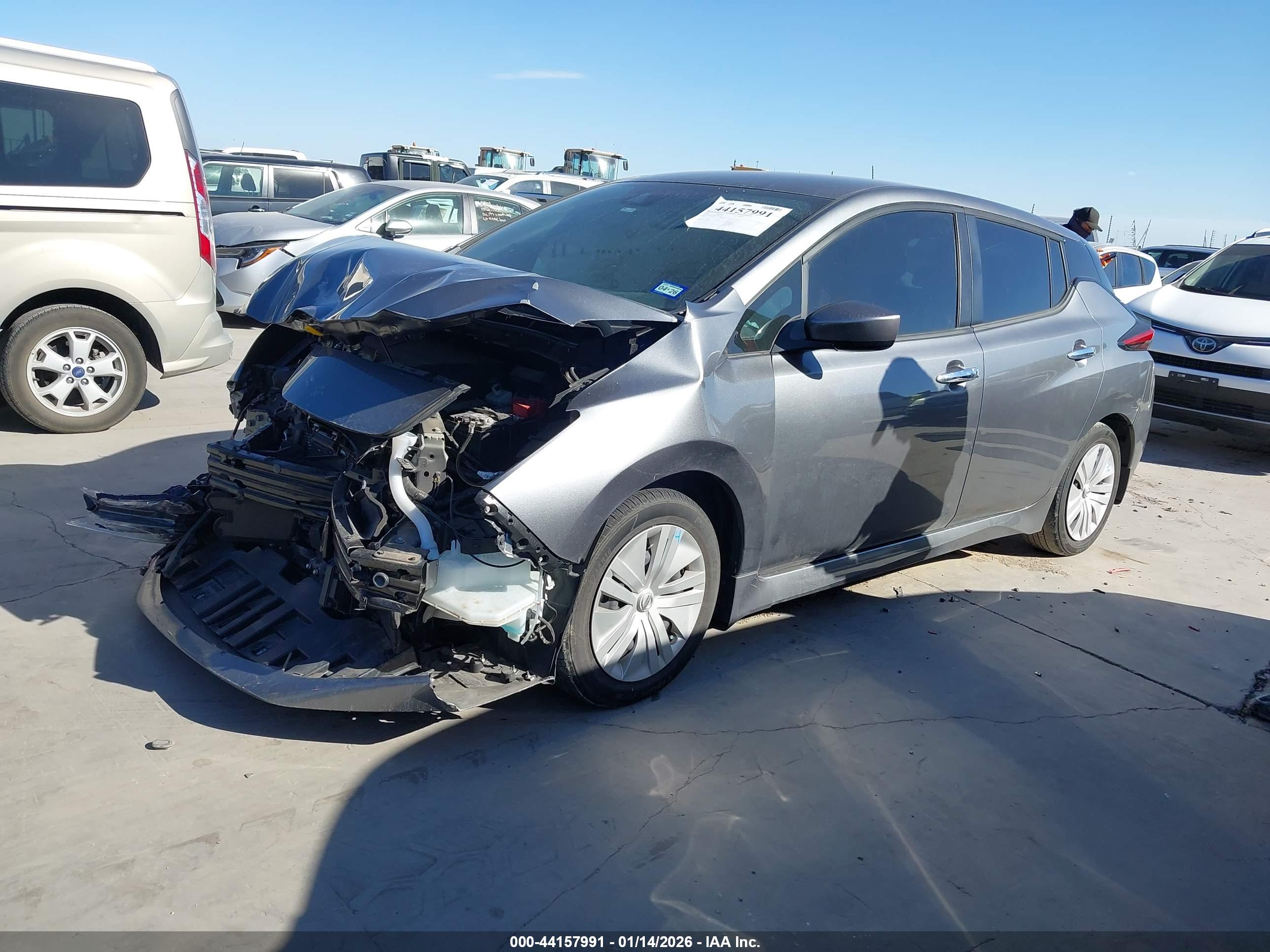 NISSAN LEAF image 2