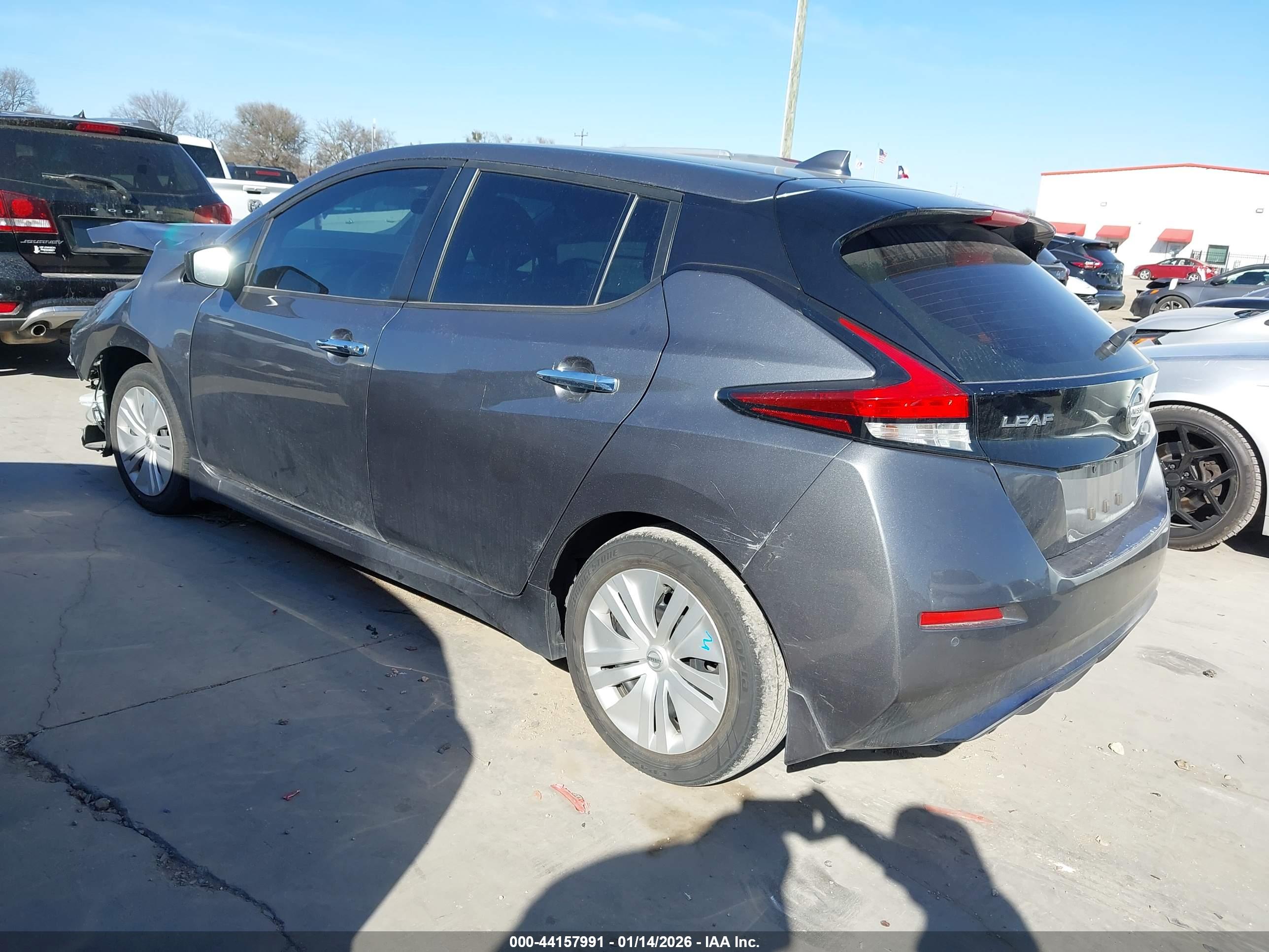 NISSAN LEAF image 3