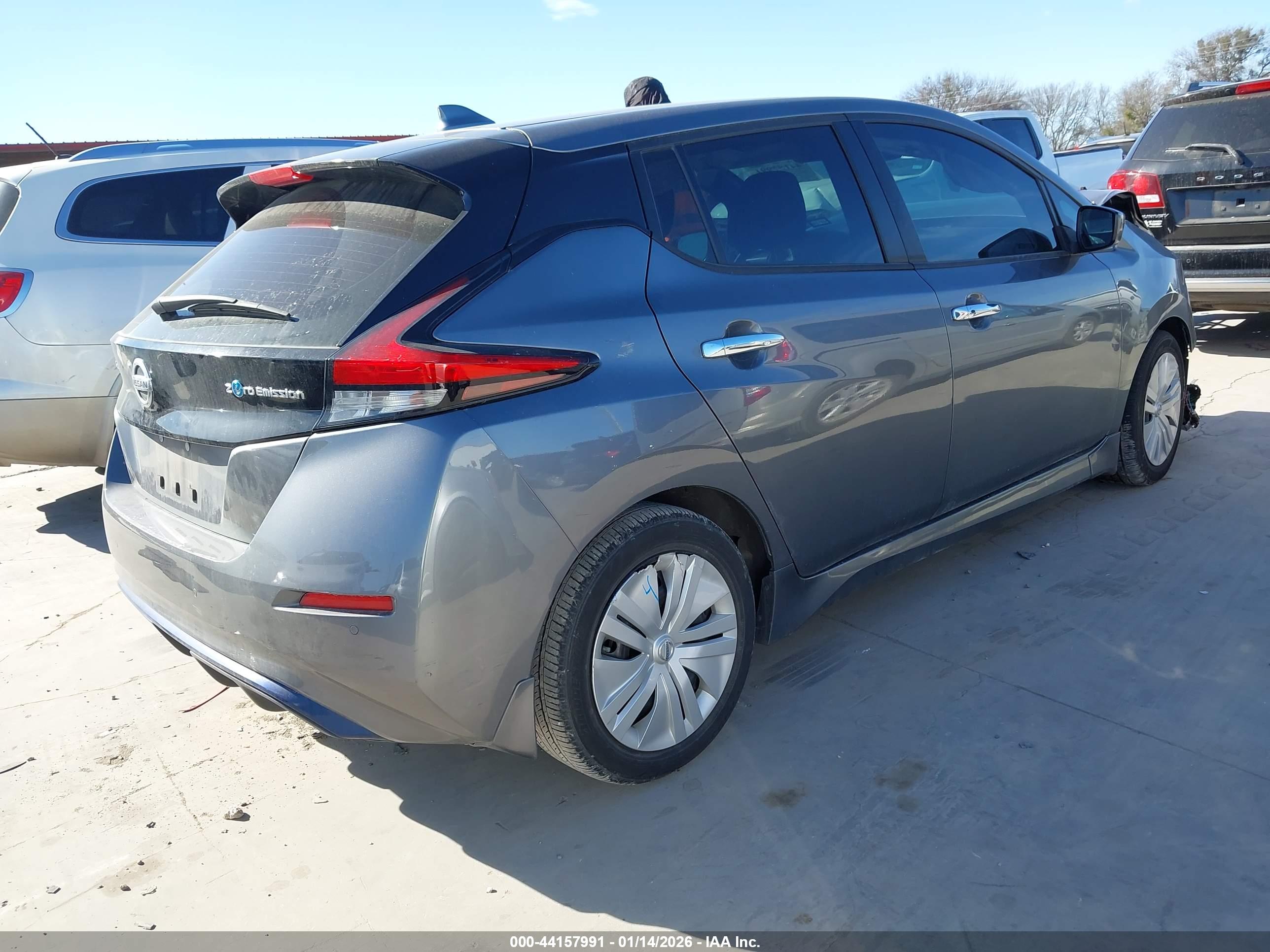 NISSAN LEAF image 4