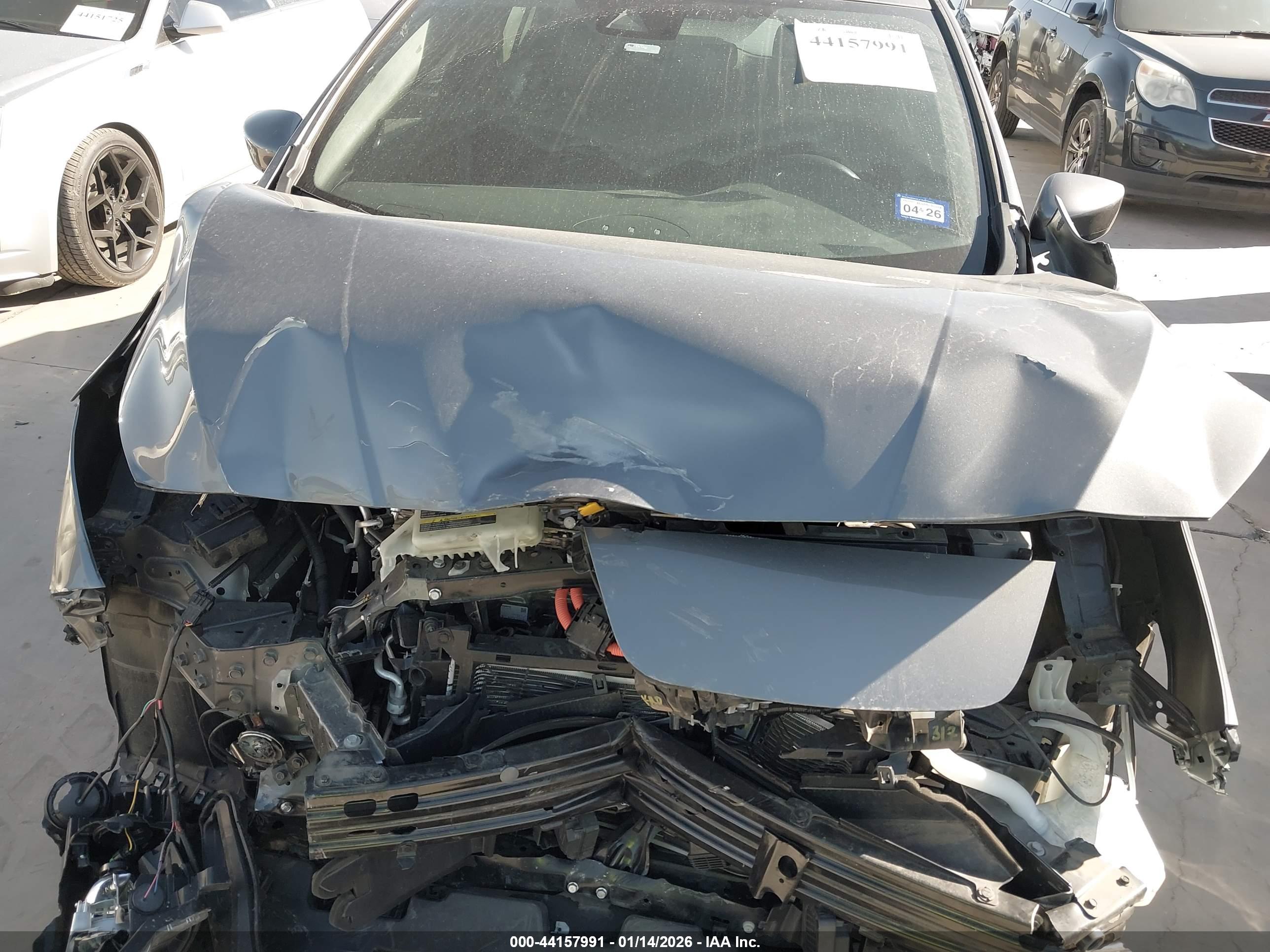 NISSAN LEAF image 6