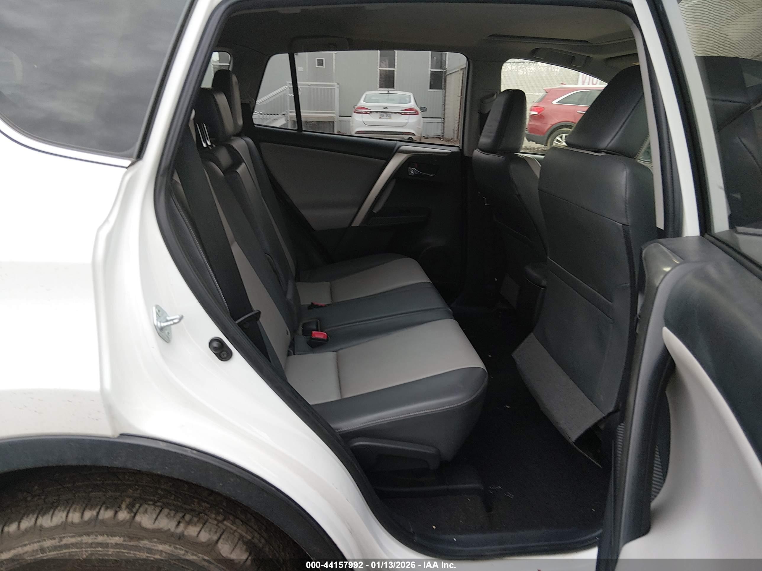 TOYOTA RAV4 image 8