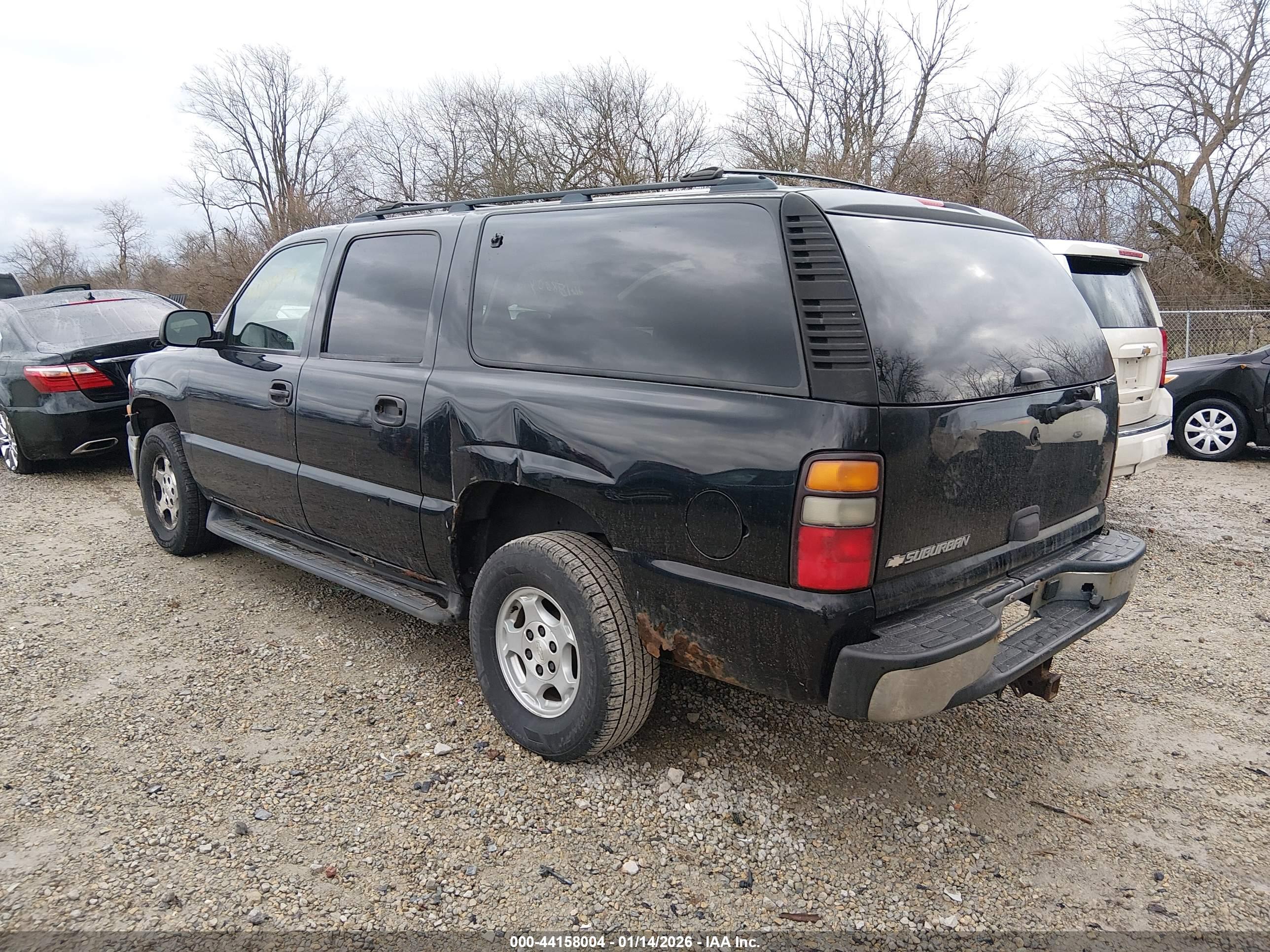 CHEVROLET SUBURBAN image 3