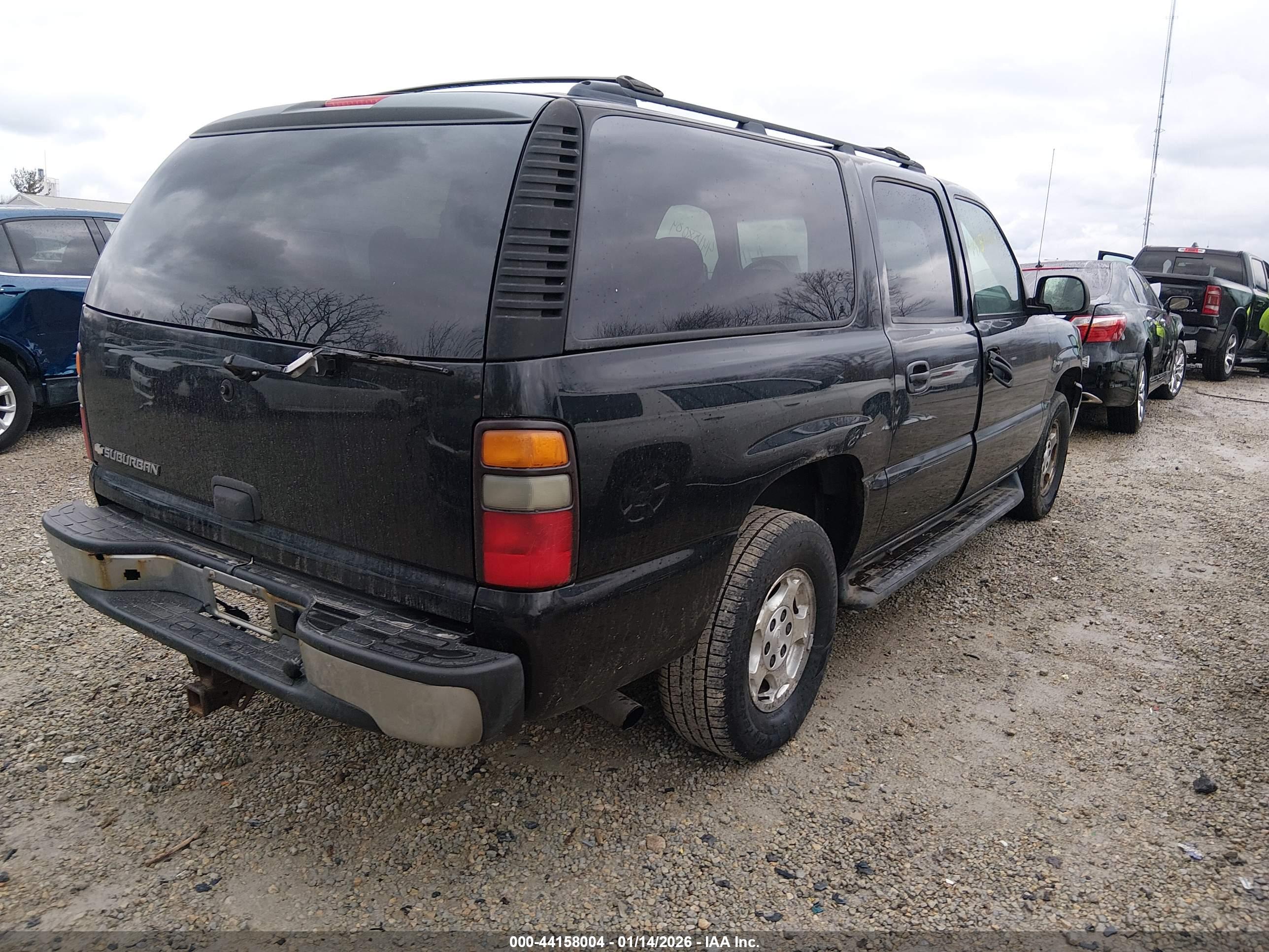 CHEVROLET SUBURBAN image 4