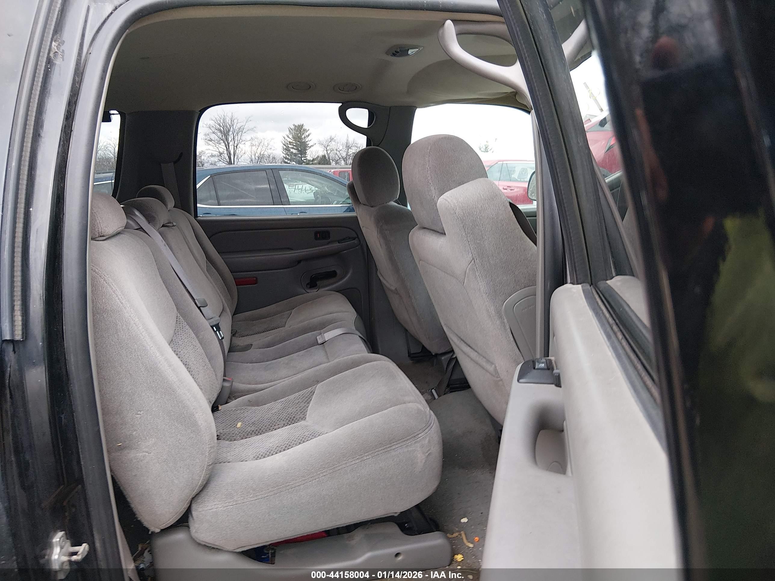 CHEVROLET SUBURBAN image 8