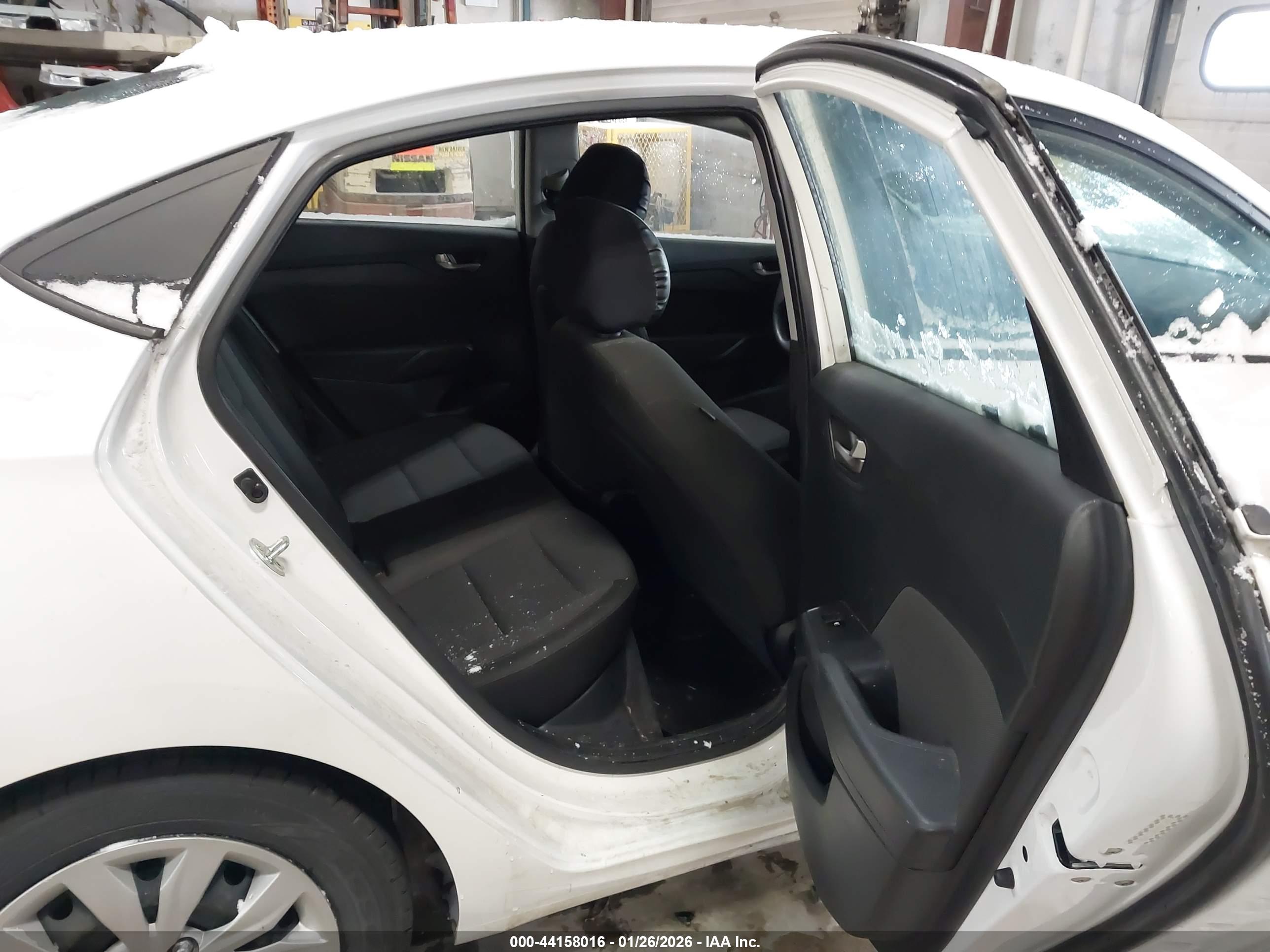 HYUNDAI ACCENT image 8