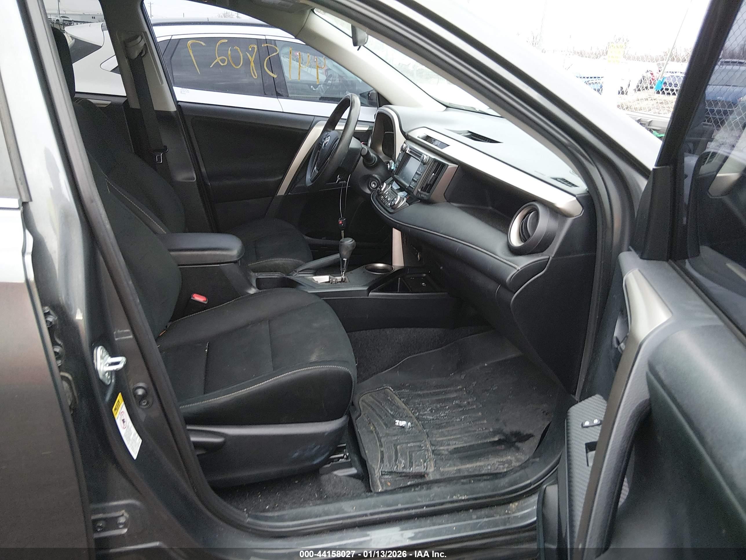 TOYOTA RAV4 image 5