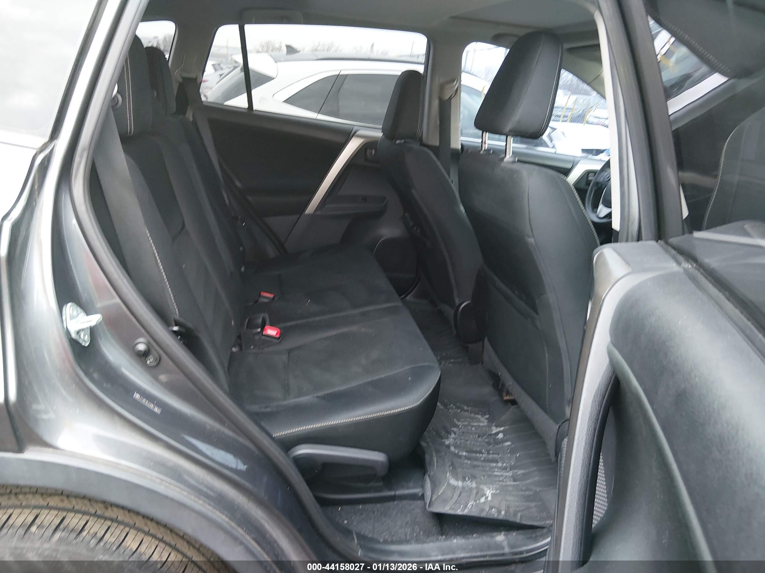 TOYOTA RAV4 image 8