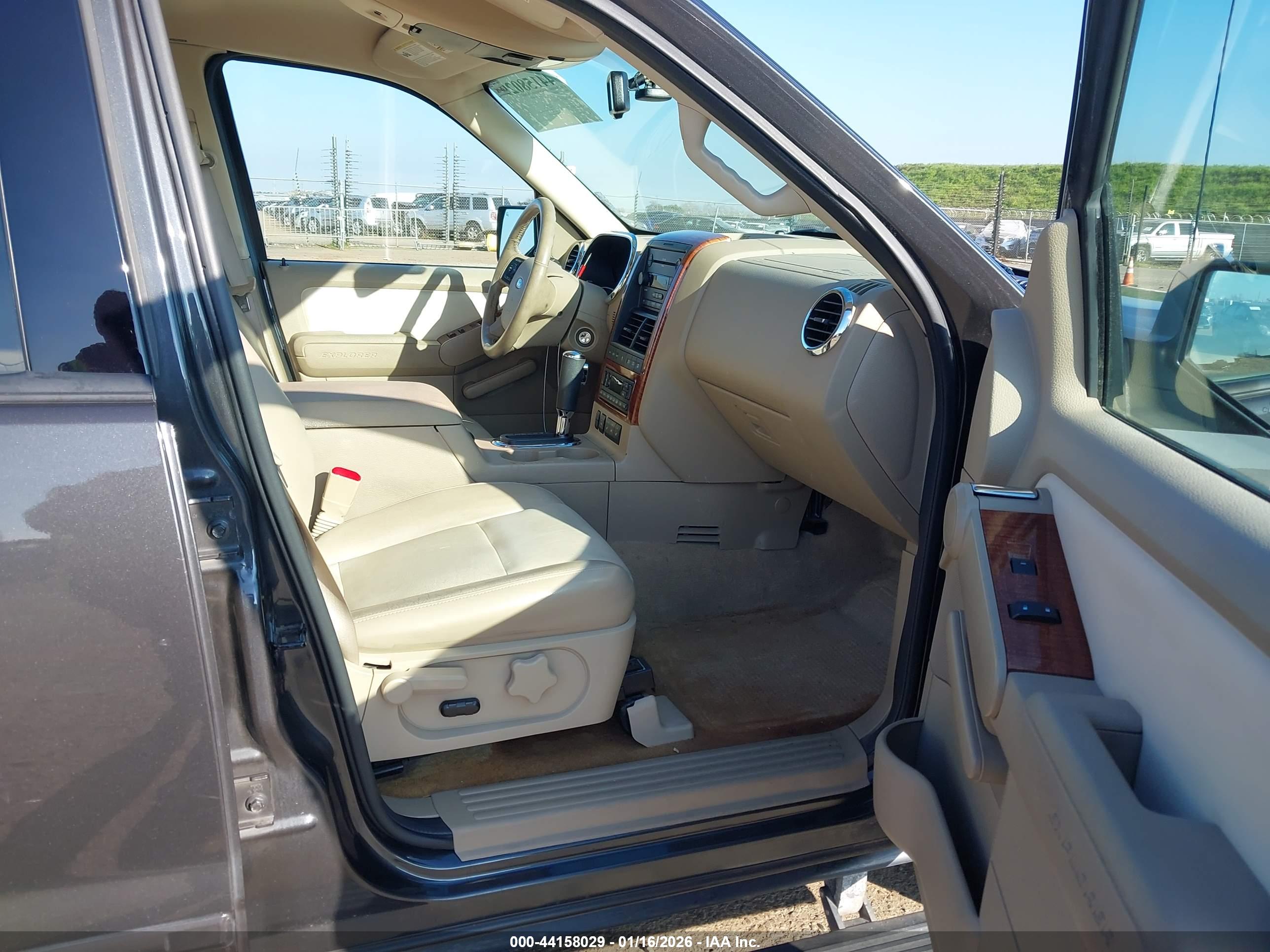 FORD EXPLORER image 5
