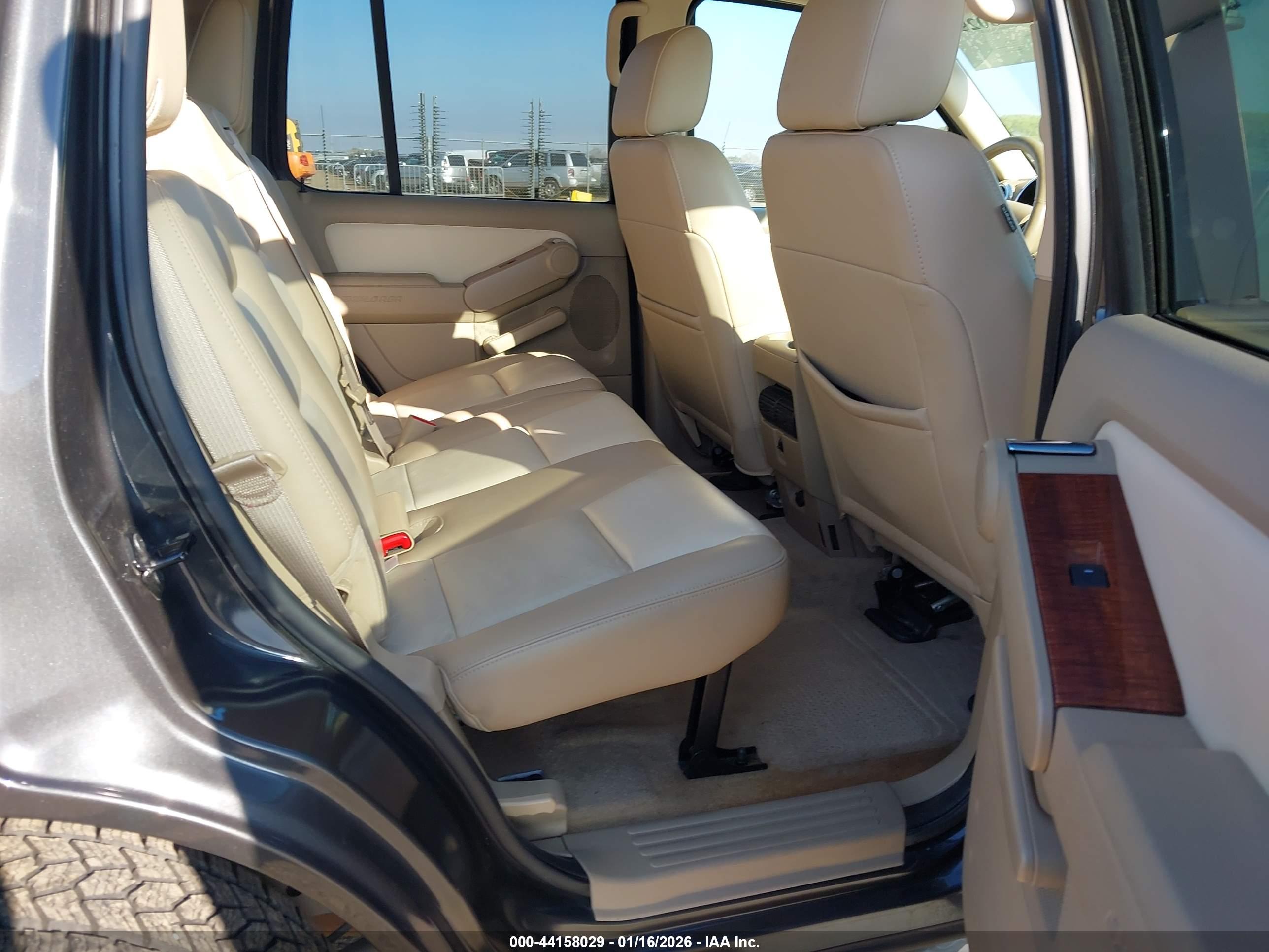 FORD EXPLORER image 8