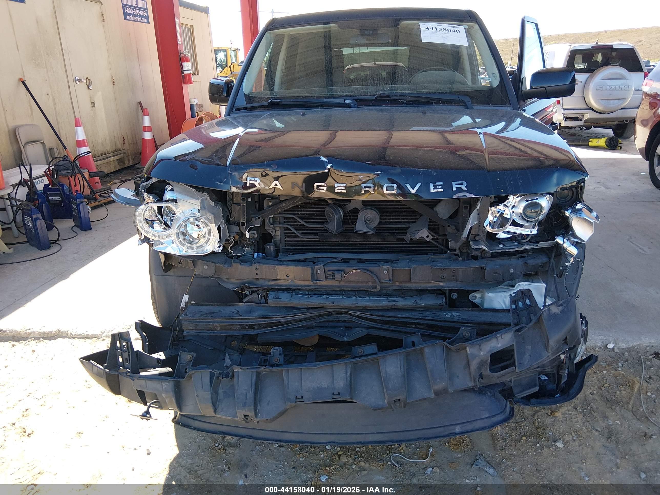 LAND ROVER image 6