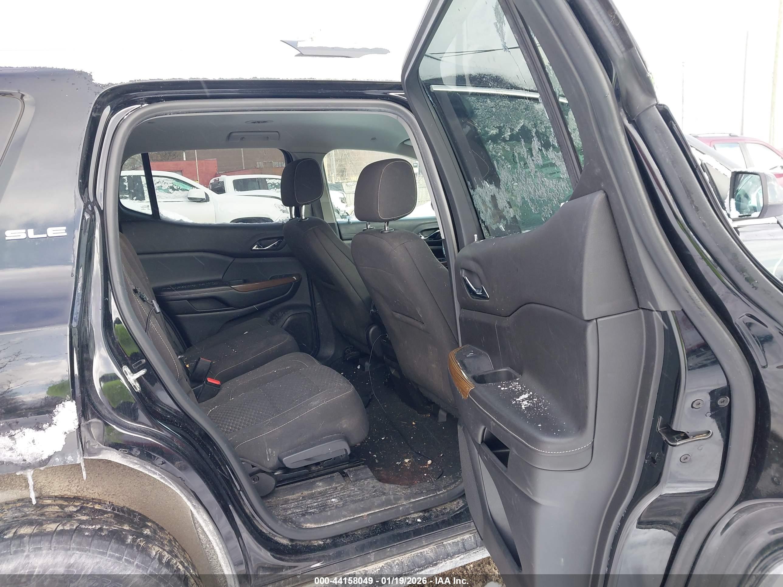 GMC ACADIA image 8