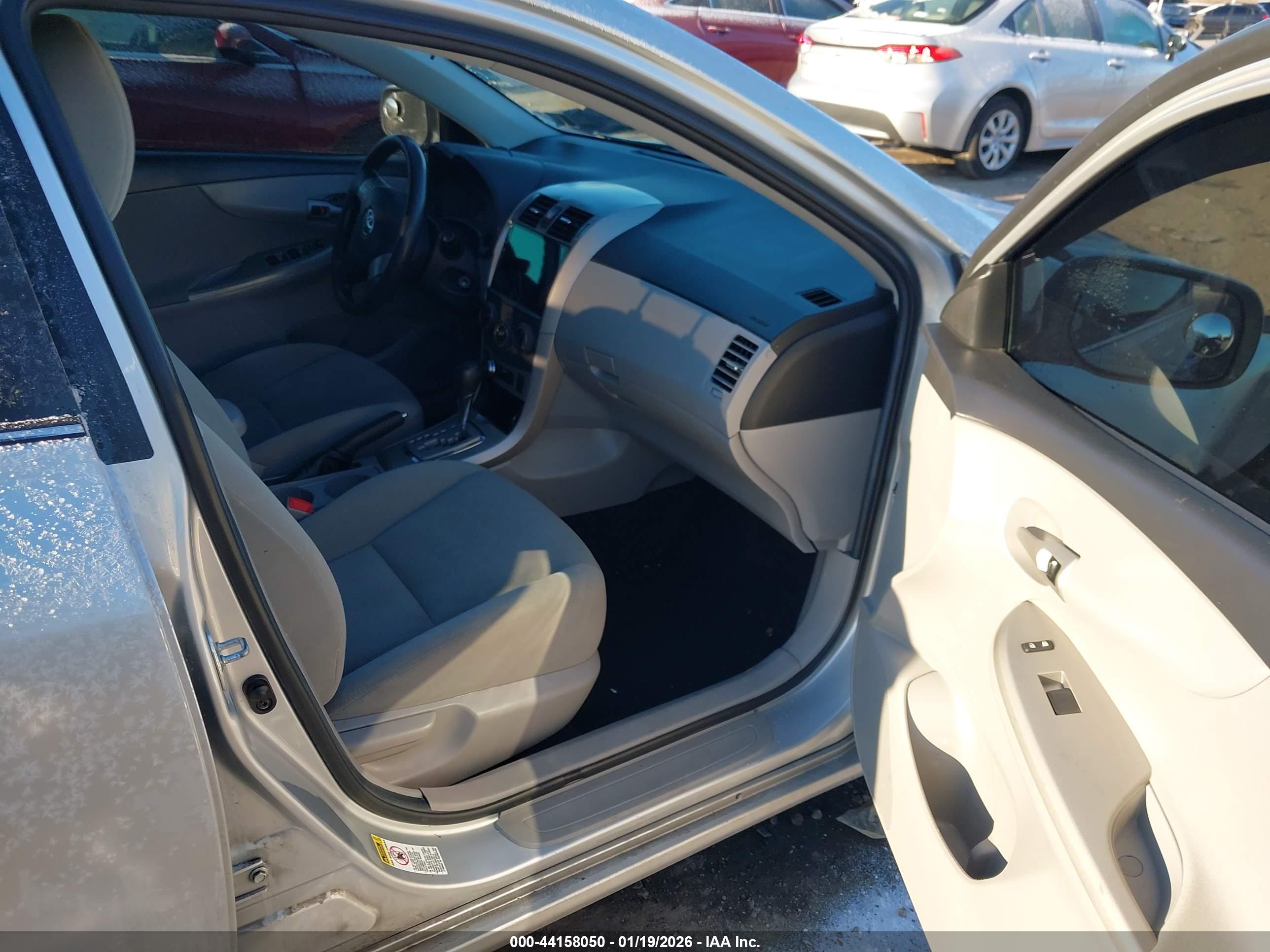 TOYOTA COROLLA image 5