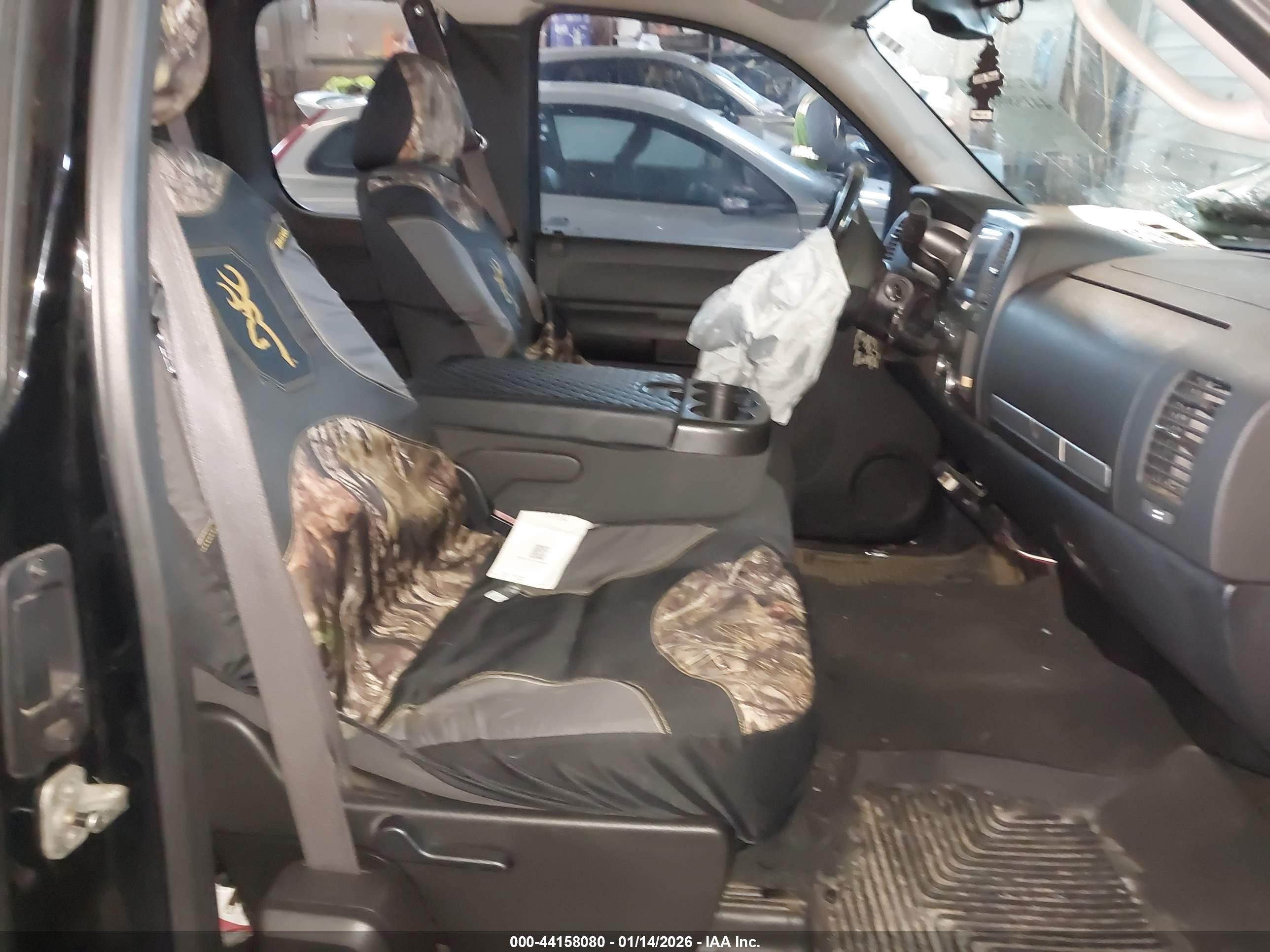CHEVROLET SILVERADO image 5