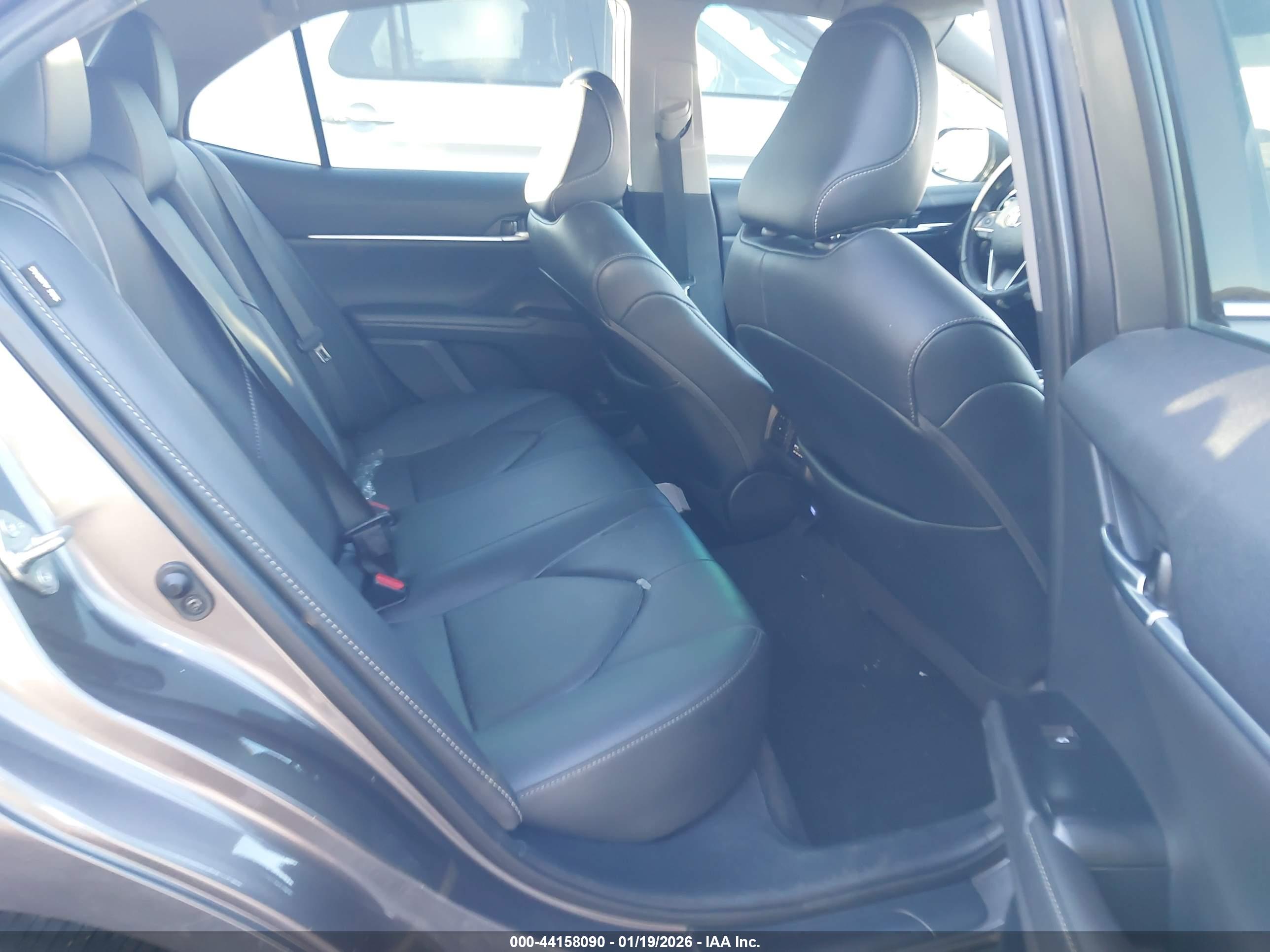 TOYOTA CAMRY image 8