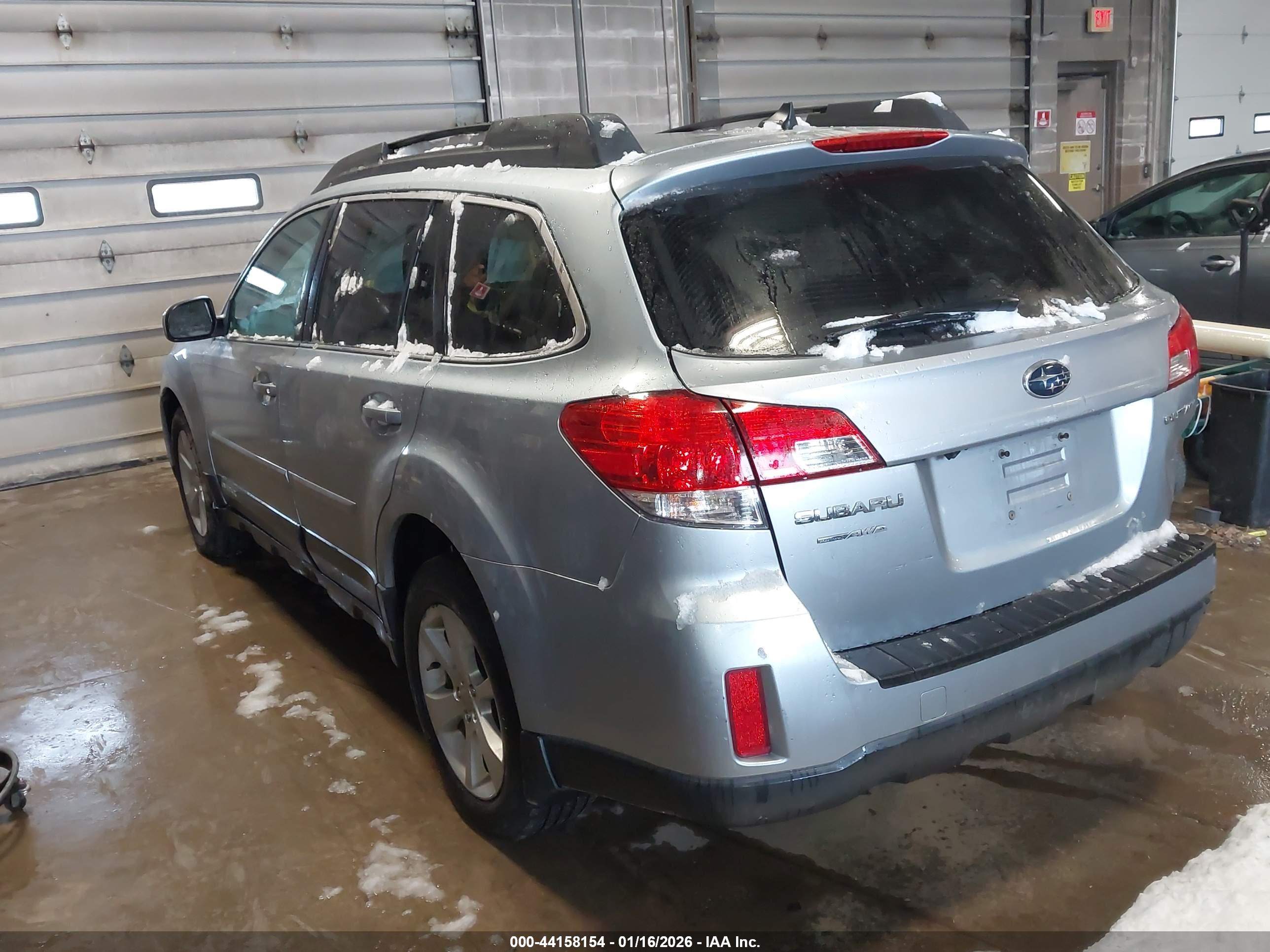 SUBARU OUTBACK image 3