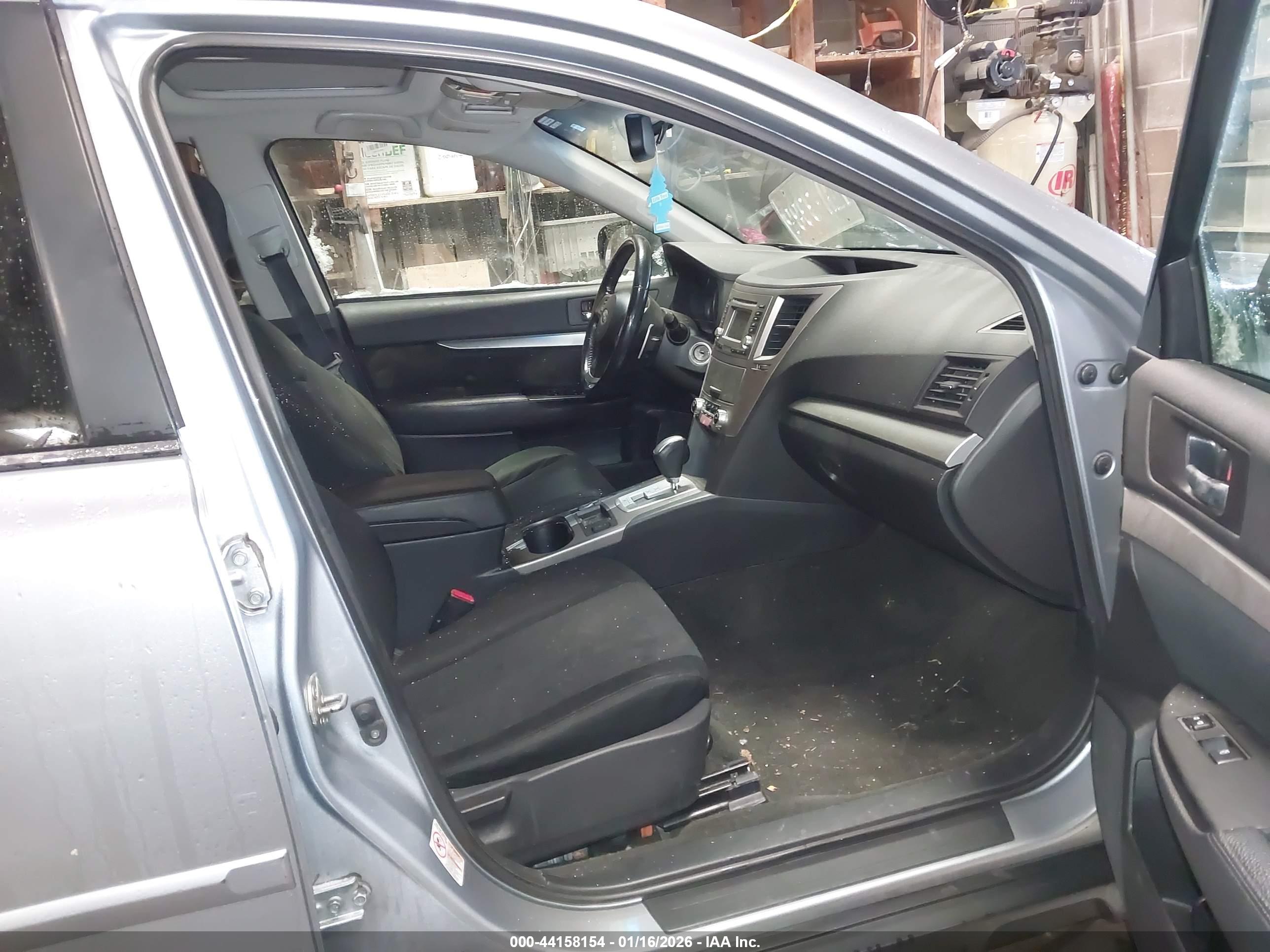 SUBARU OUTBACK image 5