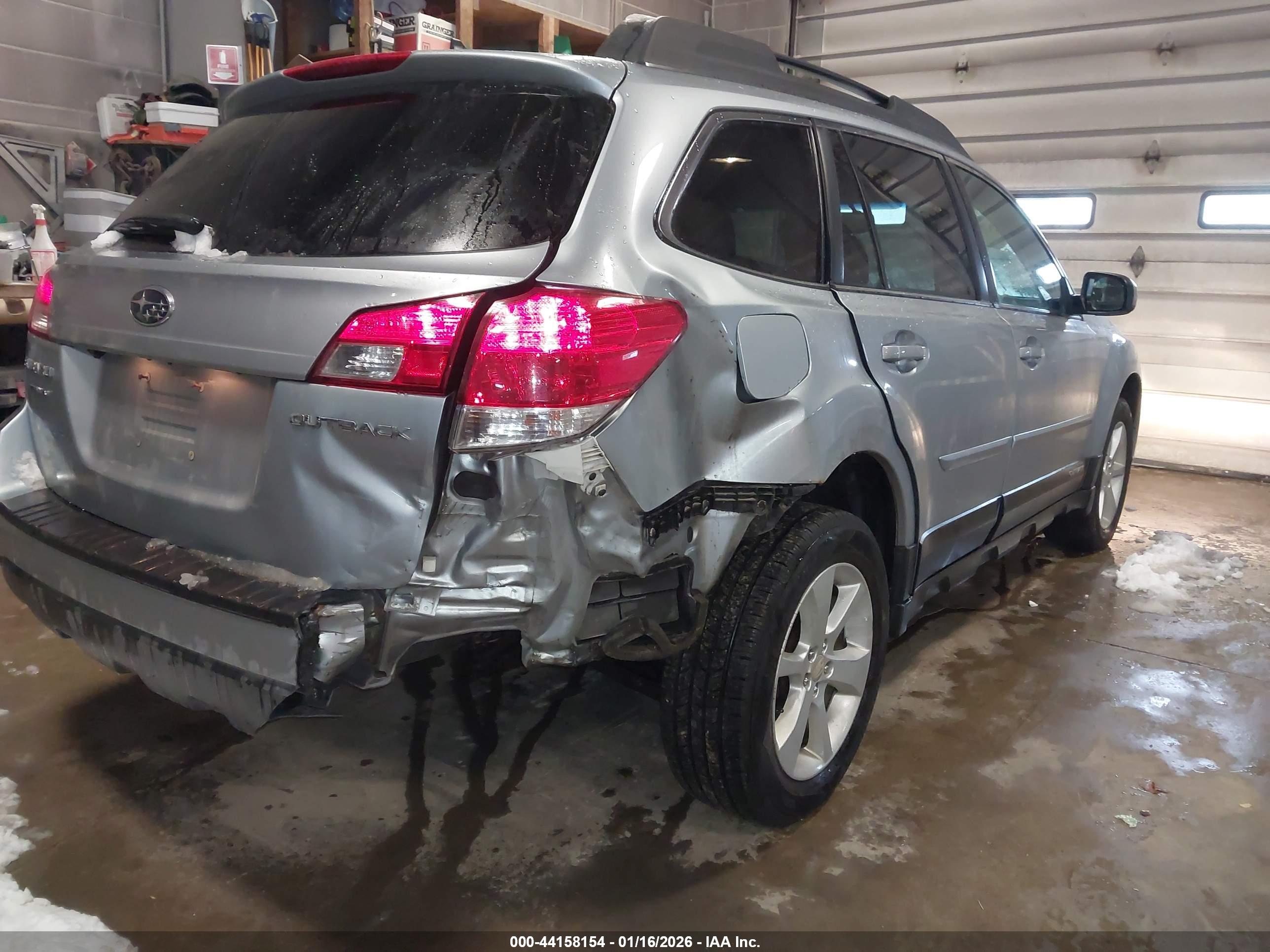 SUBARU OUTBACK image 6