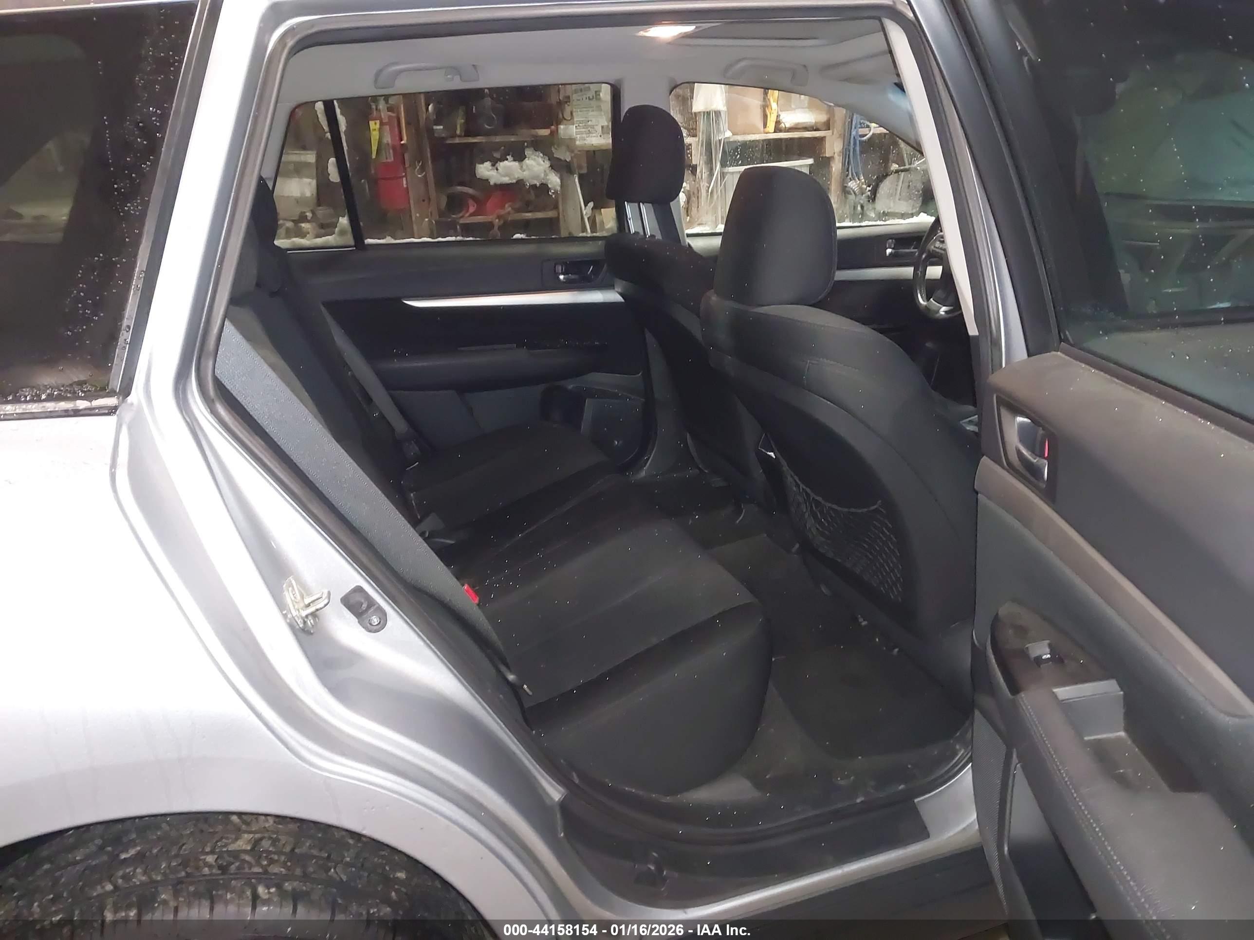 SUBARU OUTBACK image 8