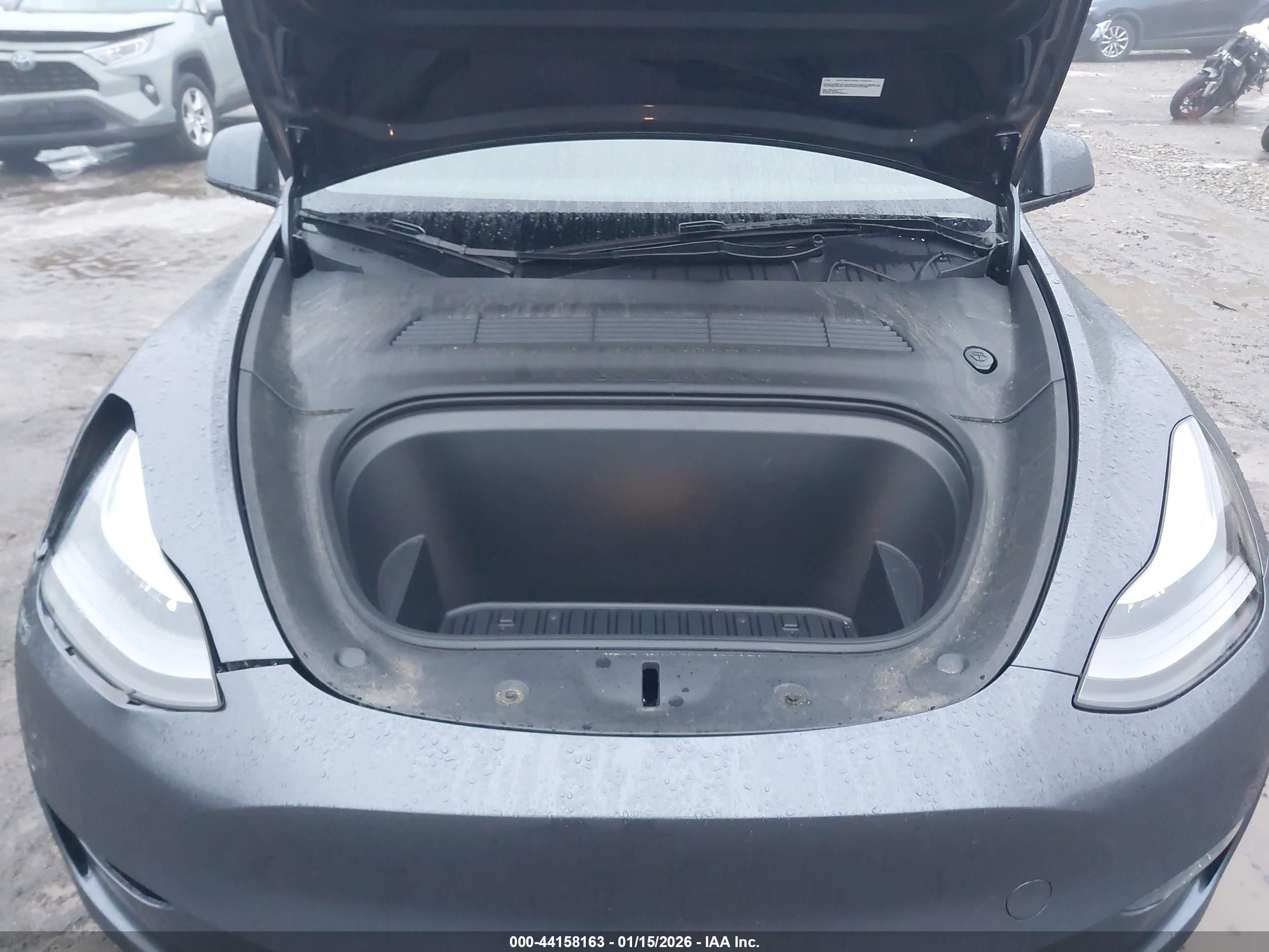 TESLA MODEL image 10