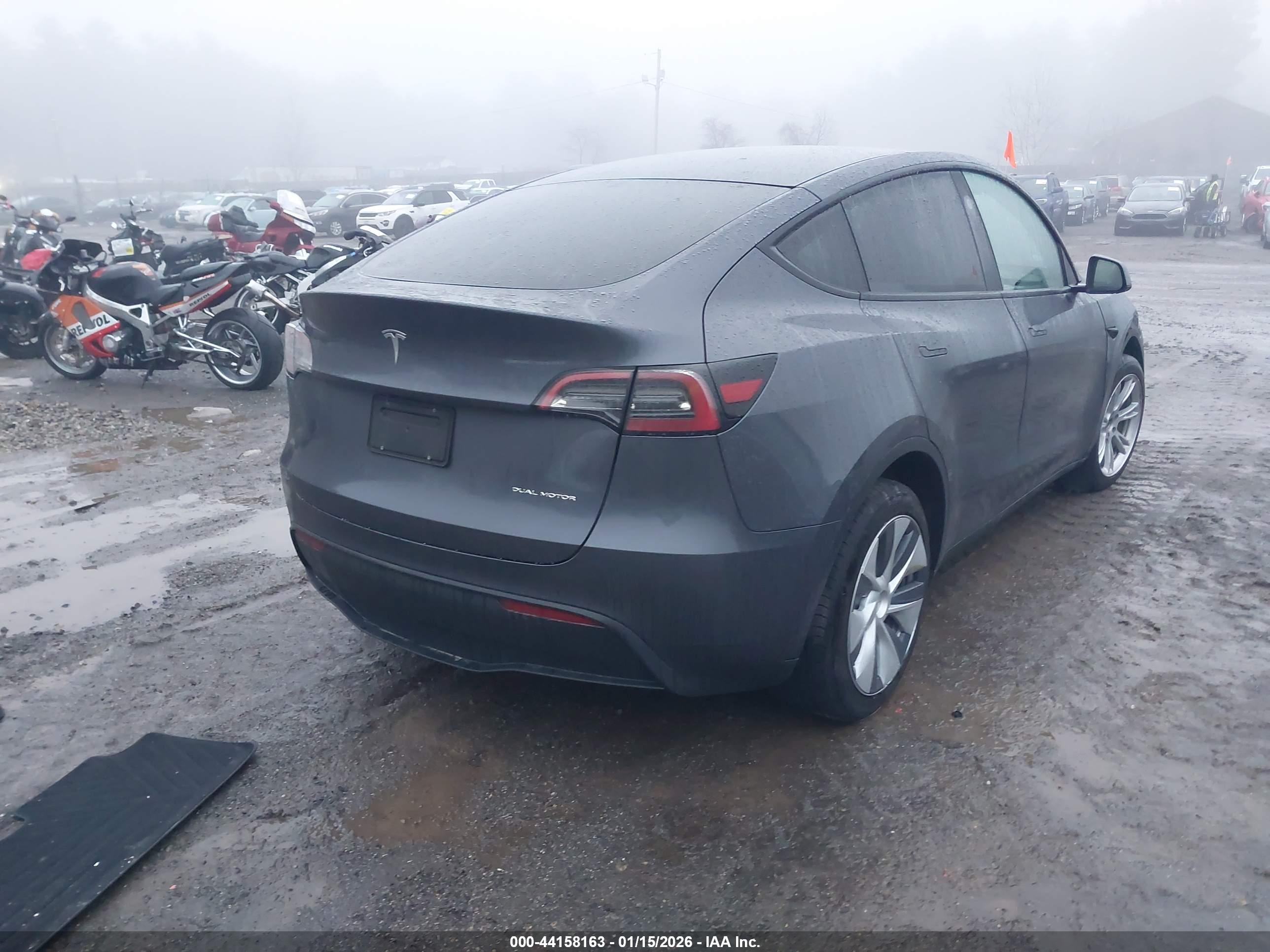 TESLA MODEL image 4