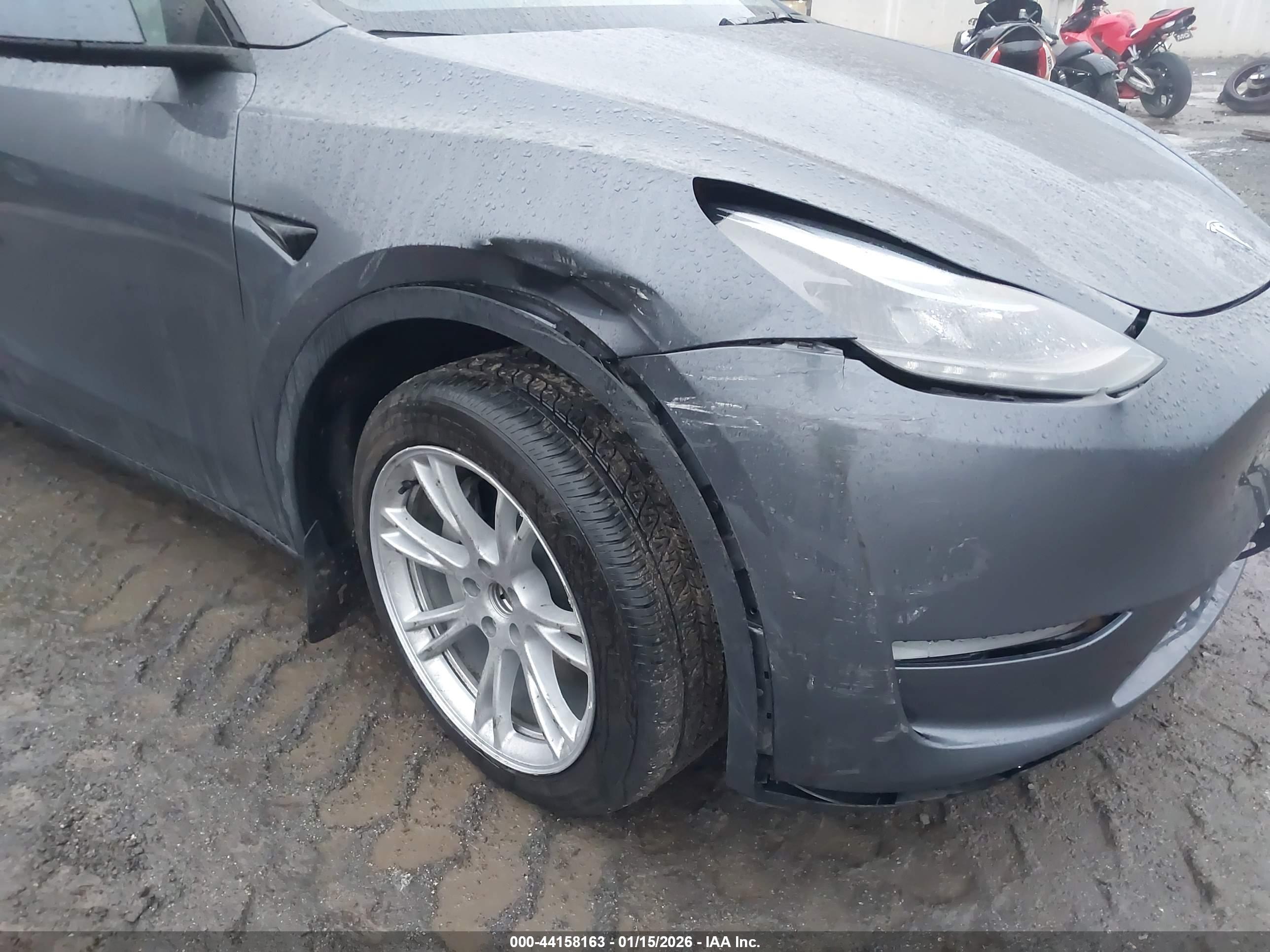 TESLA MODEL image 6