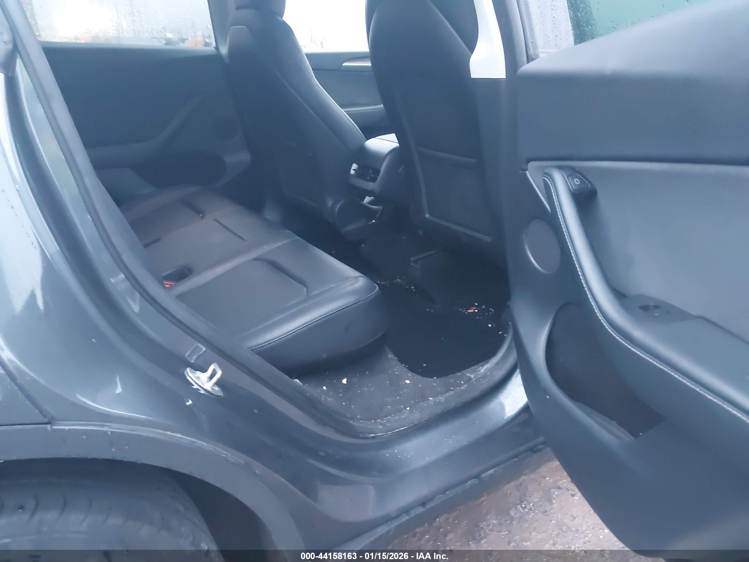 TESLA MODEL image 8