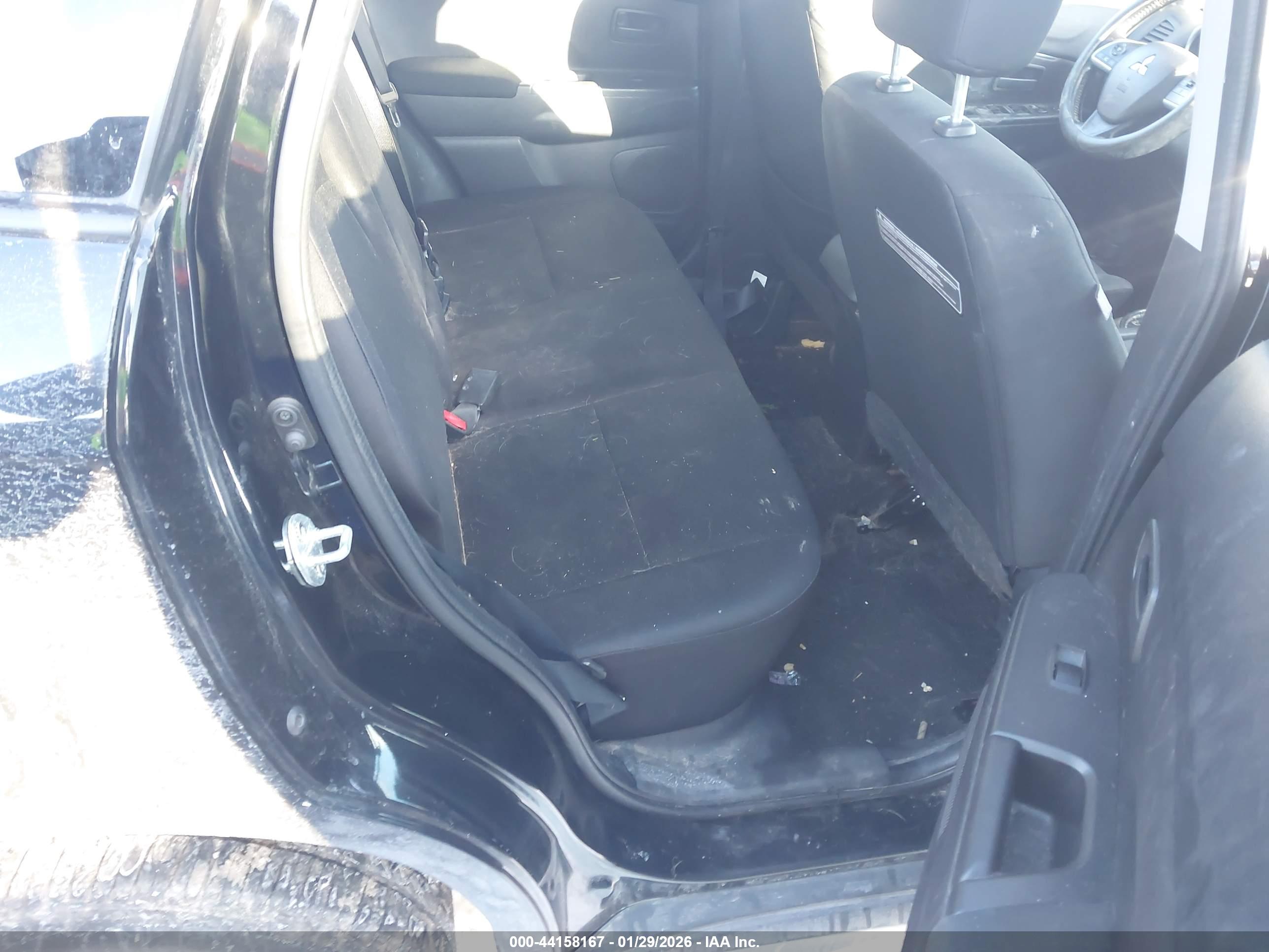 MITSUBISHI OUTLANDER image 8