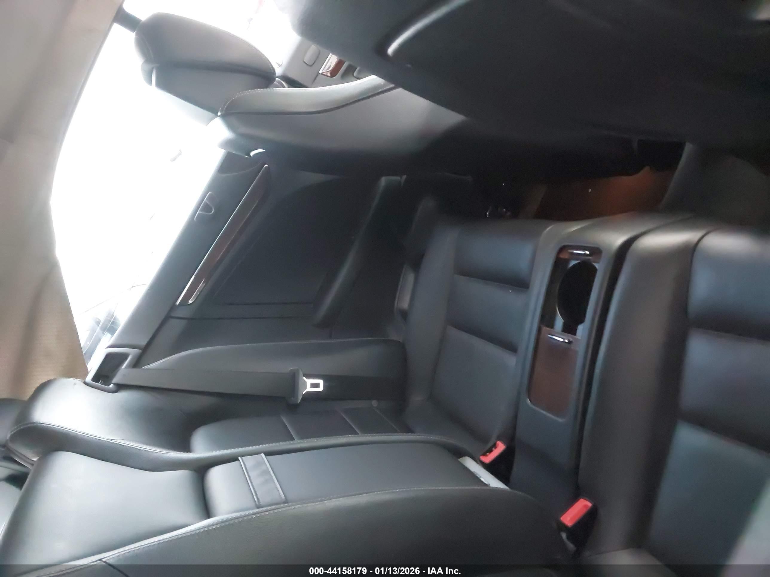 MERCEDES-BENZ E image 8