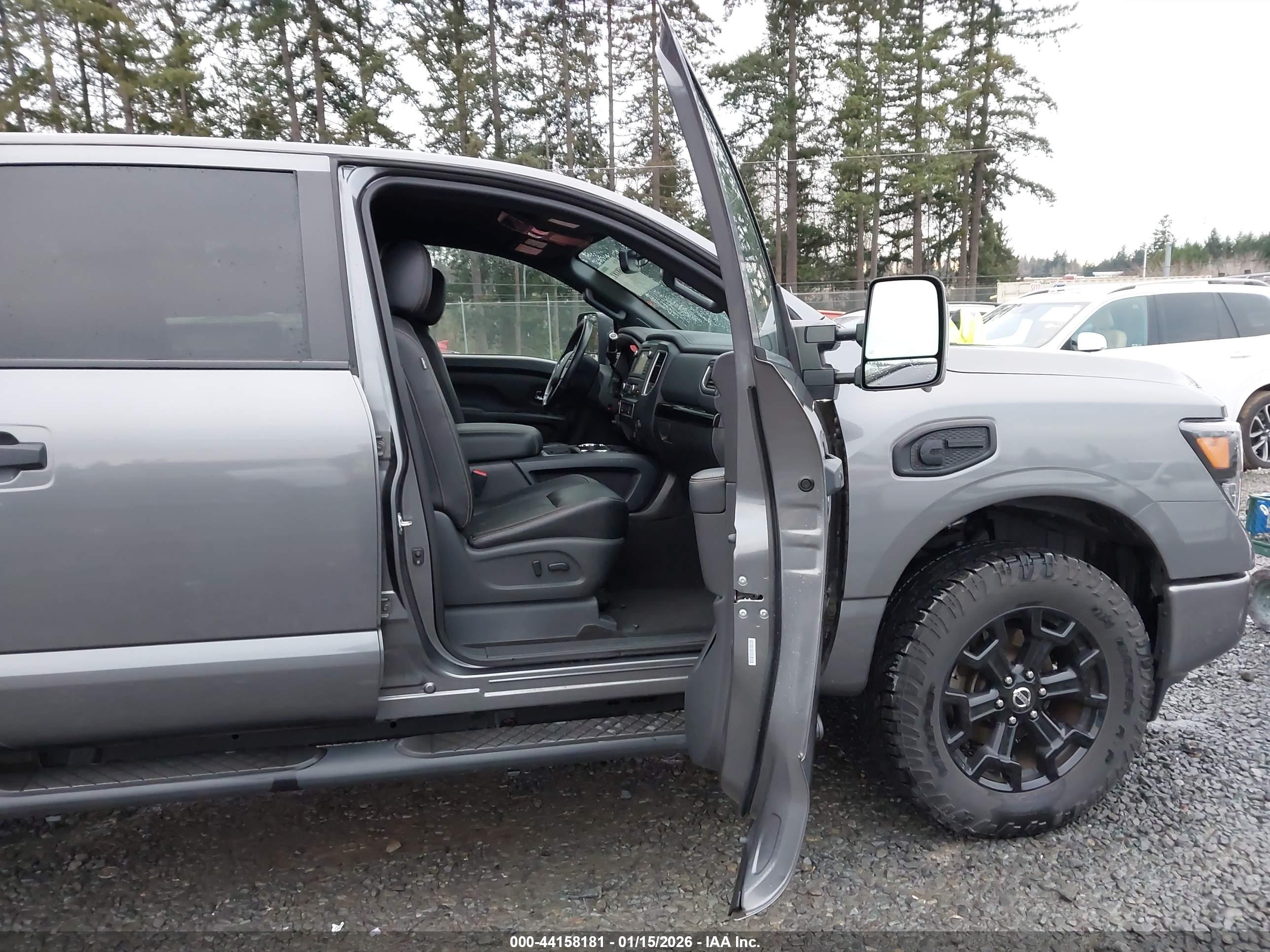 NISSAN TITAN image 5