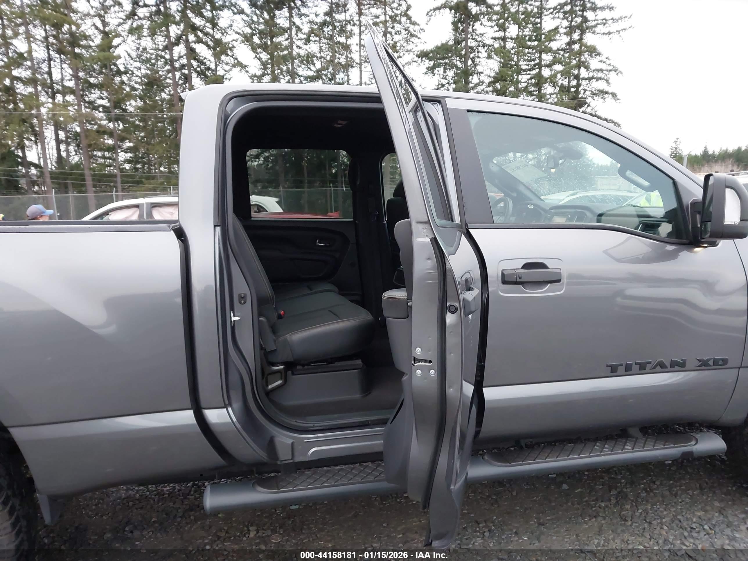 NISSAN TITAN image 8