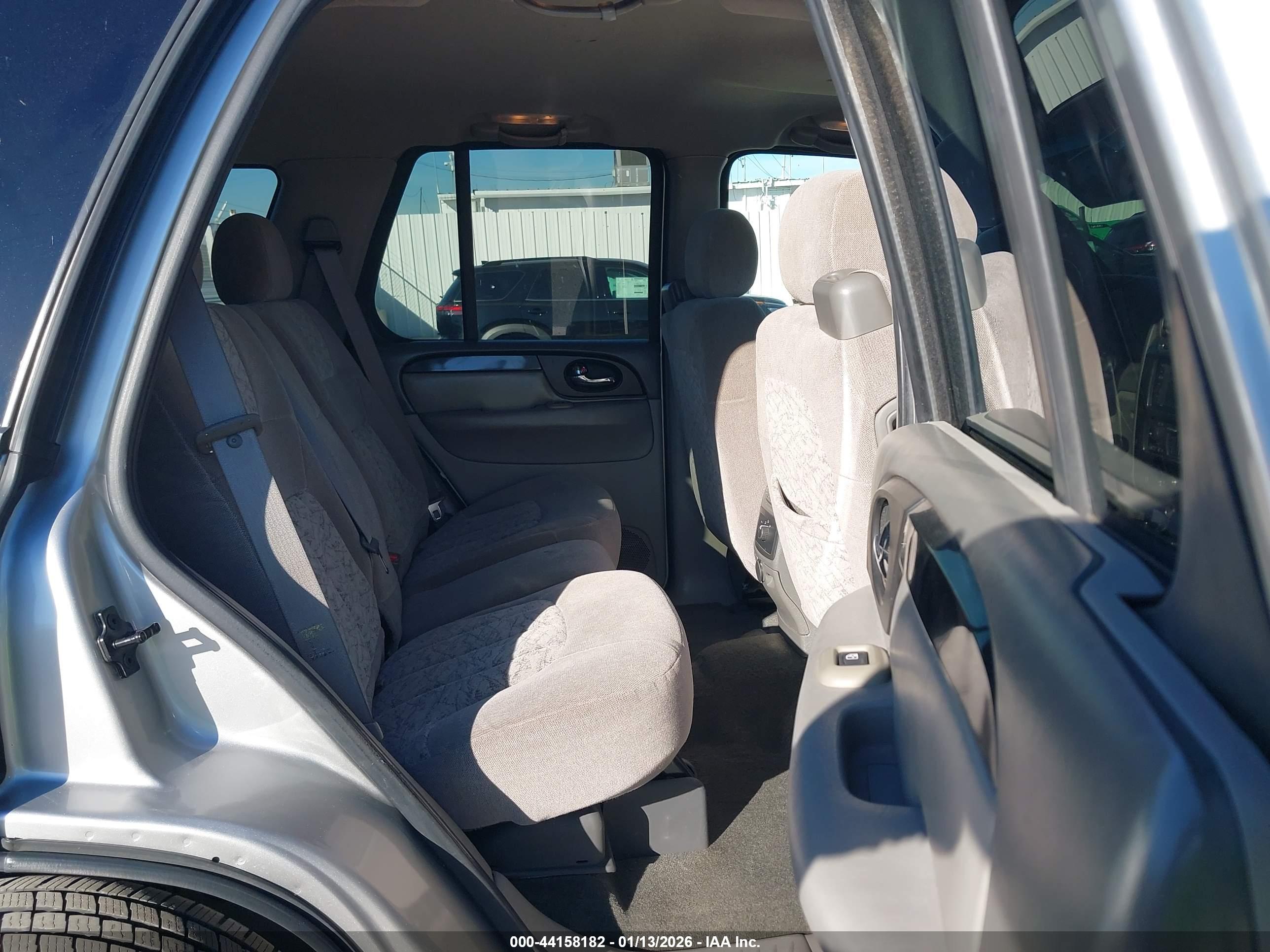 GMC ENVOY image 8