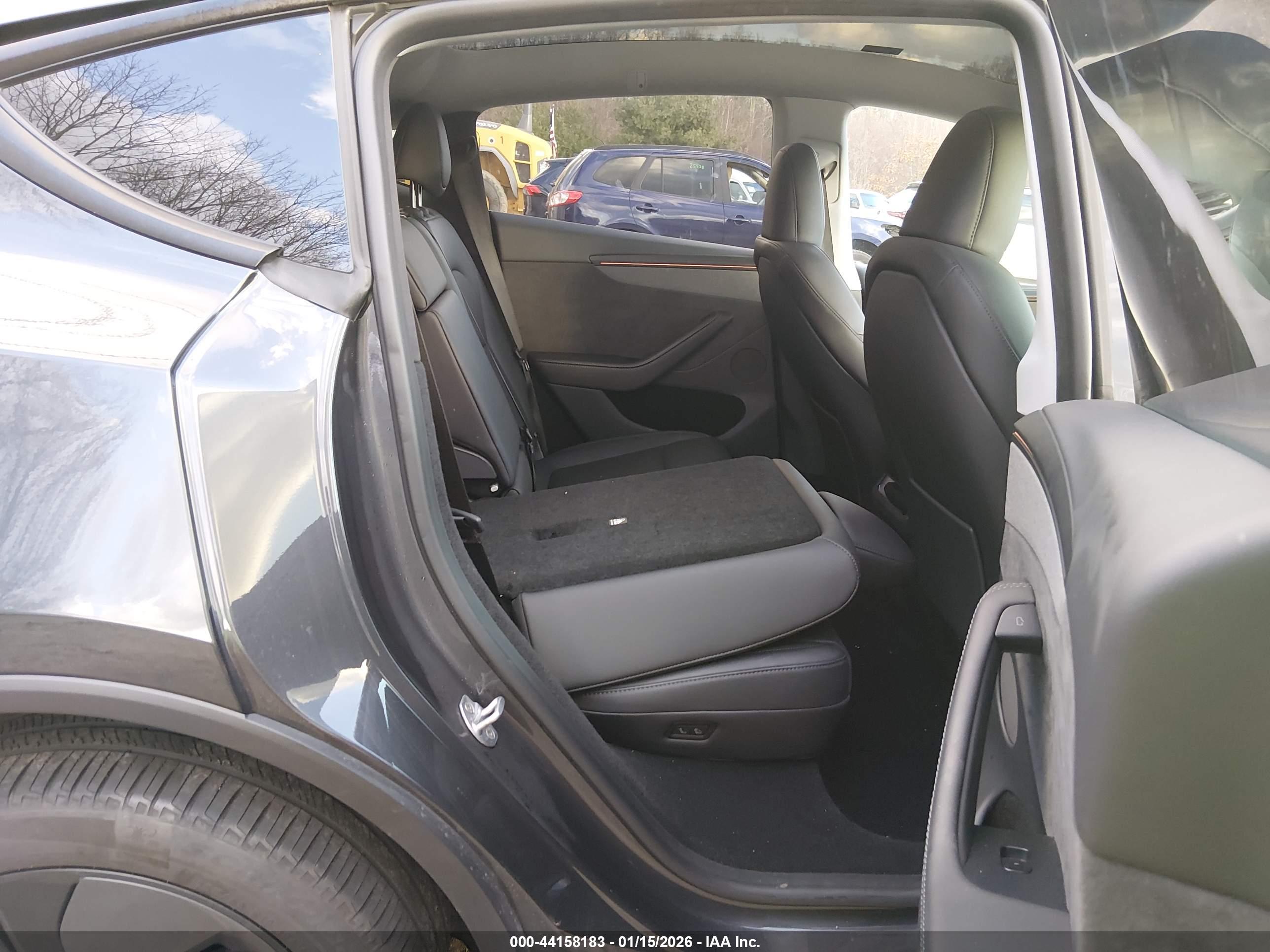 TESLA MODEL image 8