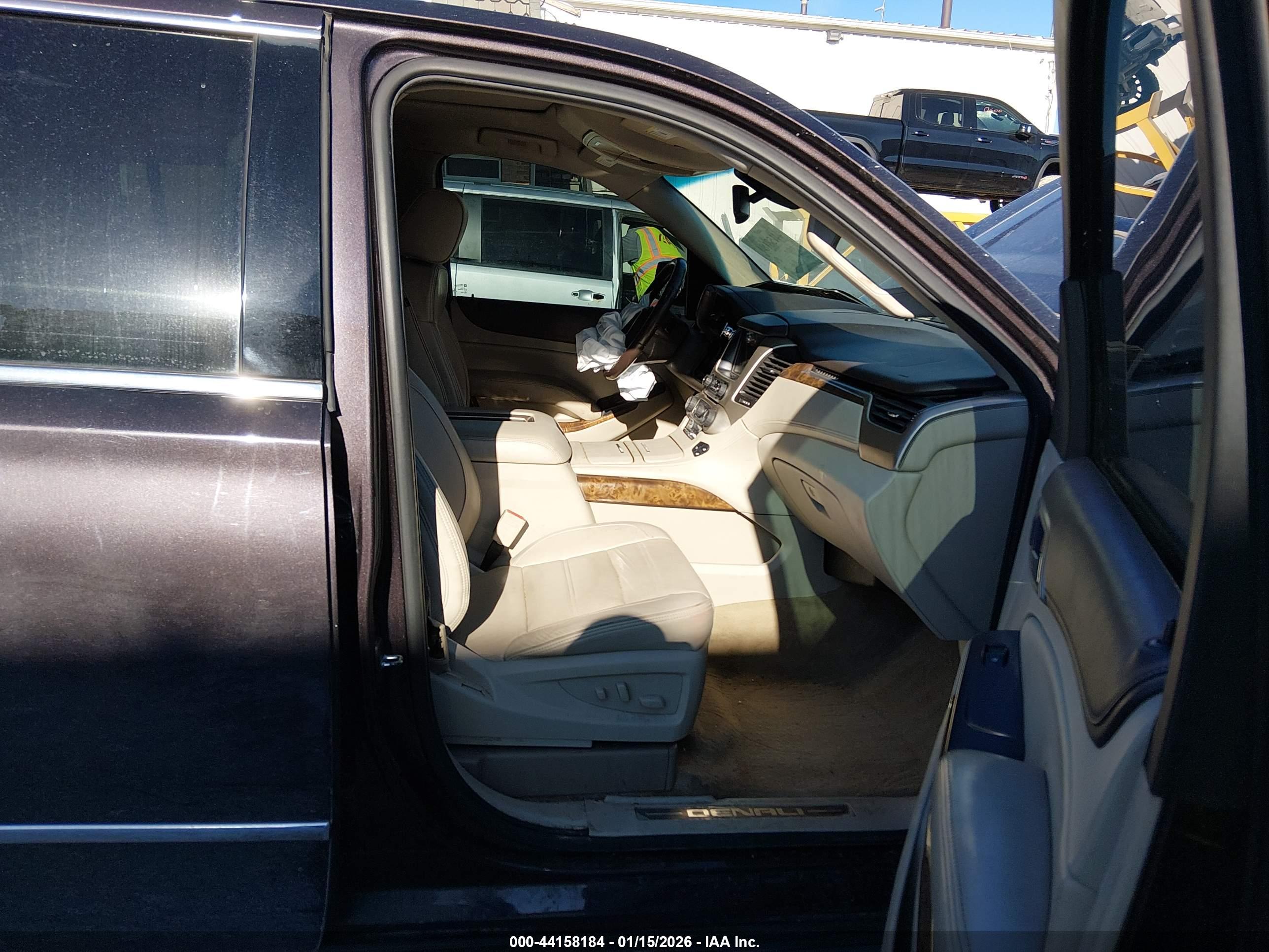 GMC YUKON image 5